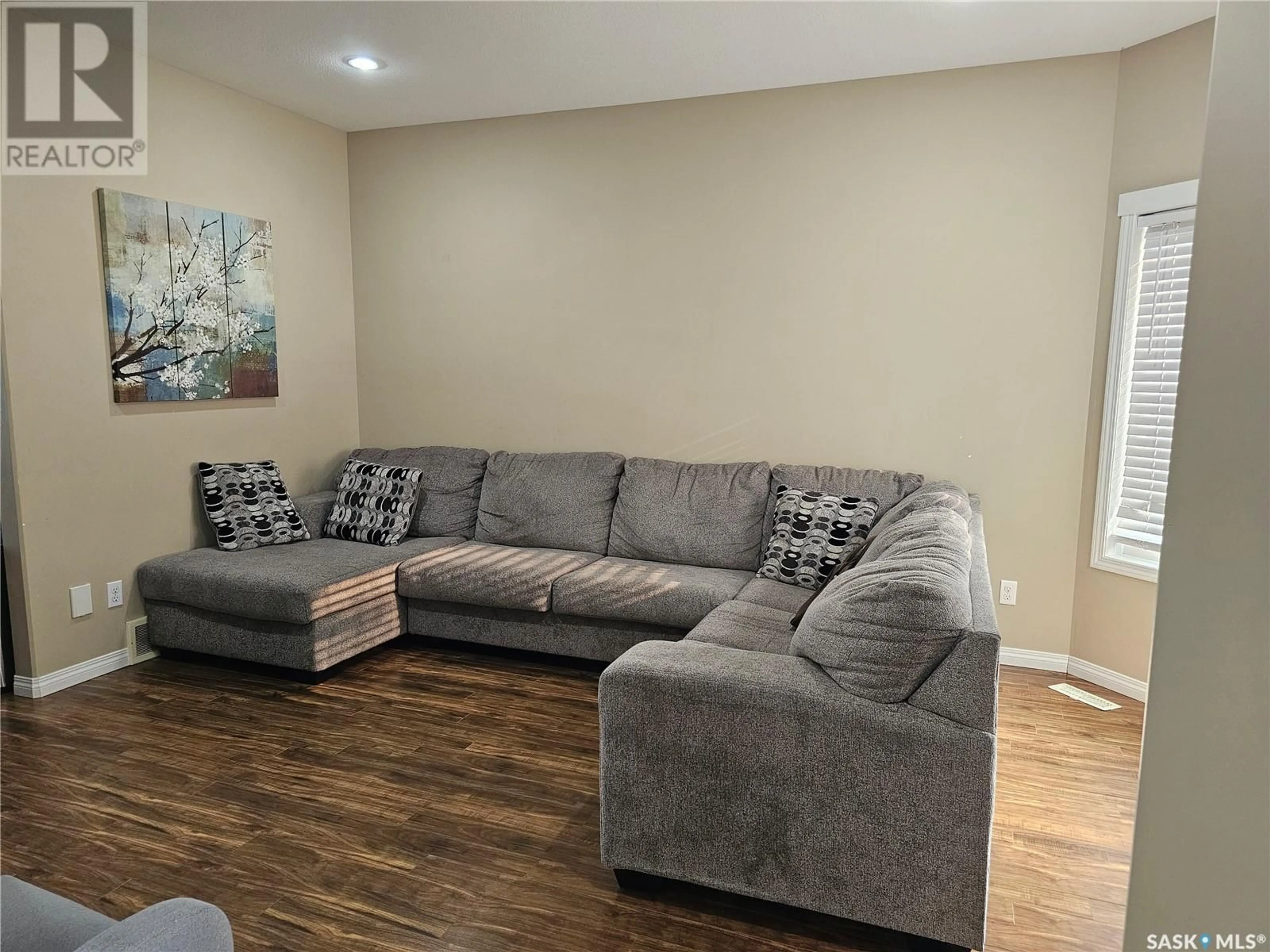 Living room for 510 Senick CRESCENT, Saskatoon Saskatchewan S7T0P6