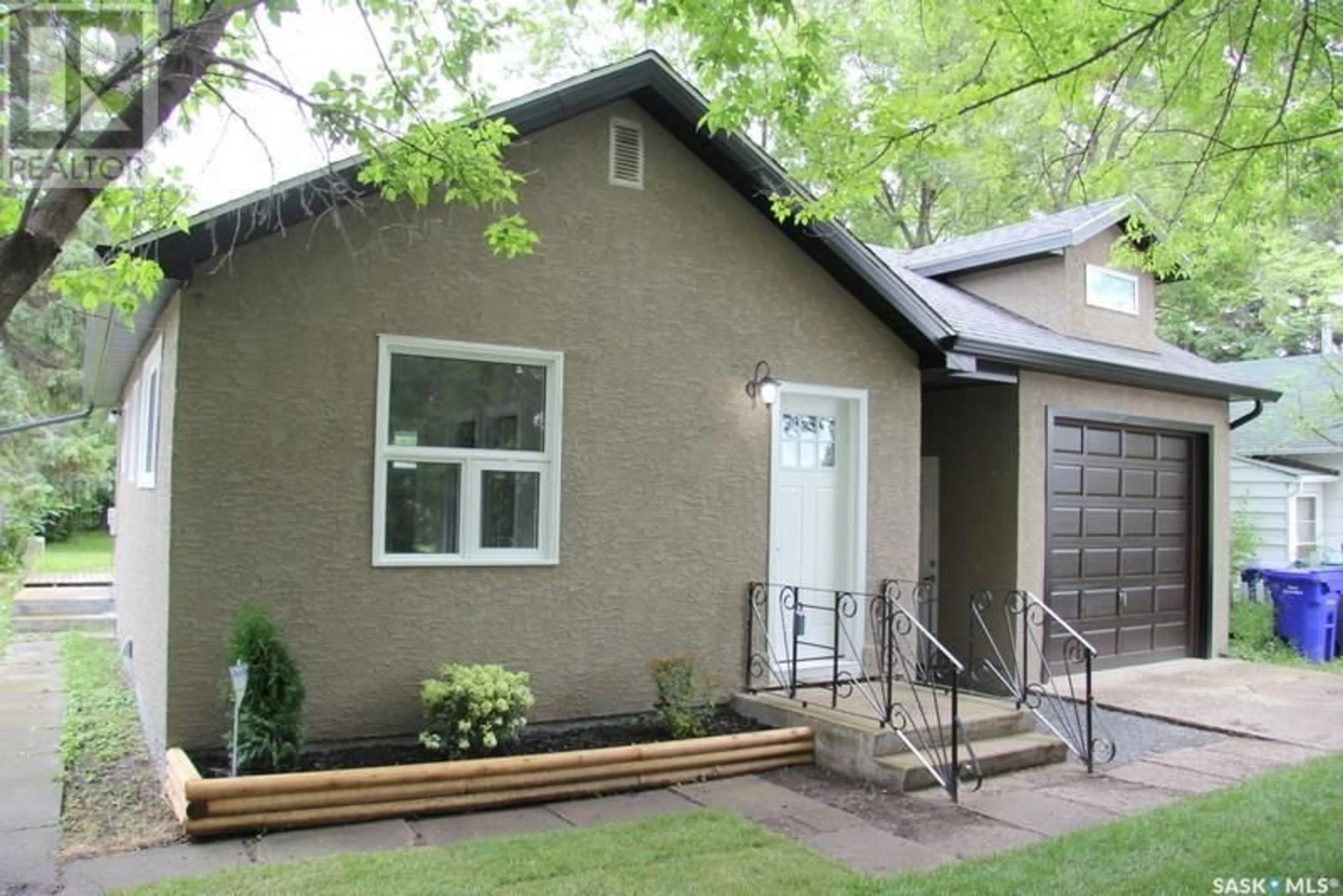 Frontside or backside of a home for 724 7th STREET E, Prince Albert Saskatchewan S6V0T1