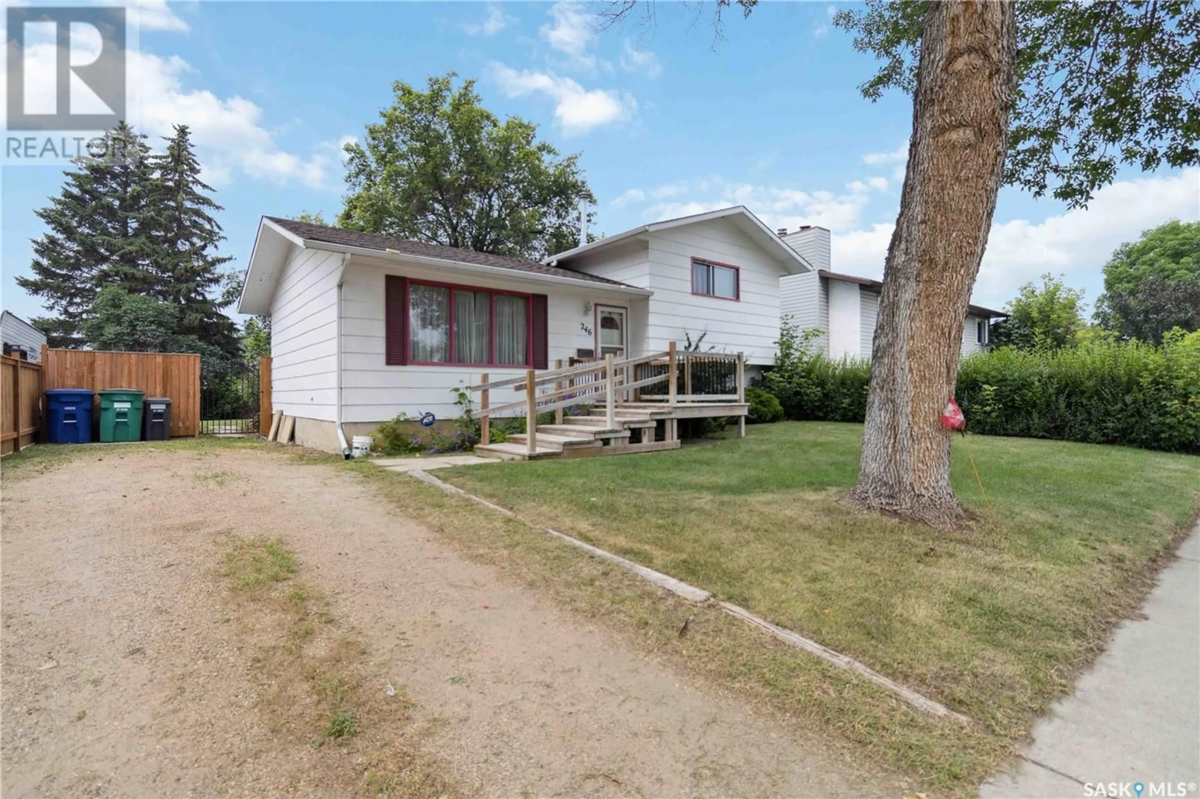 Cottage for 246 Priel CRESCENT, Saskatoon Saskatchewan S7M4K7