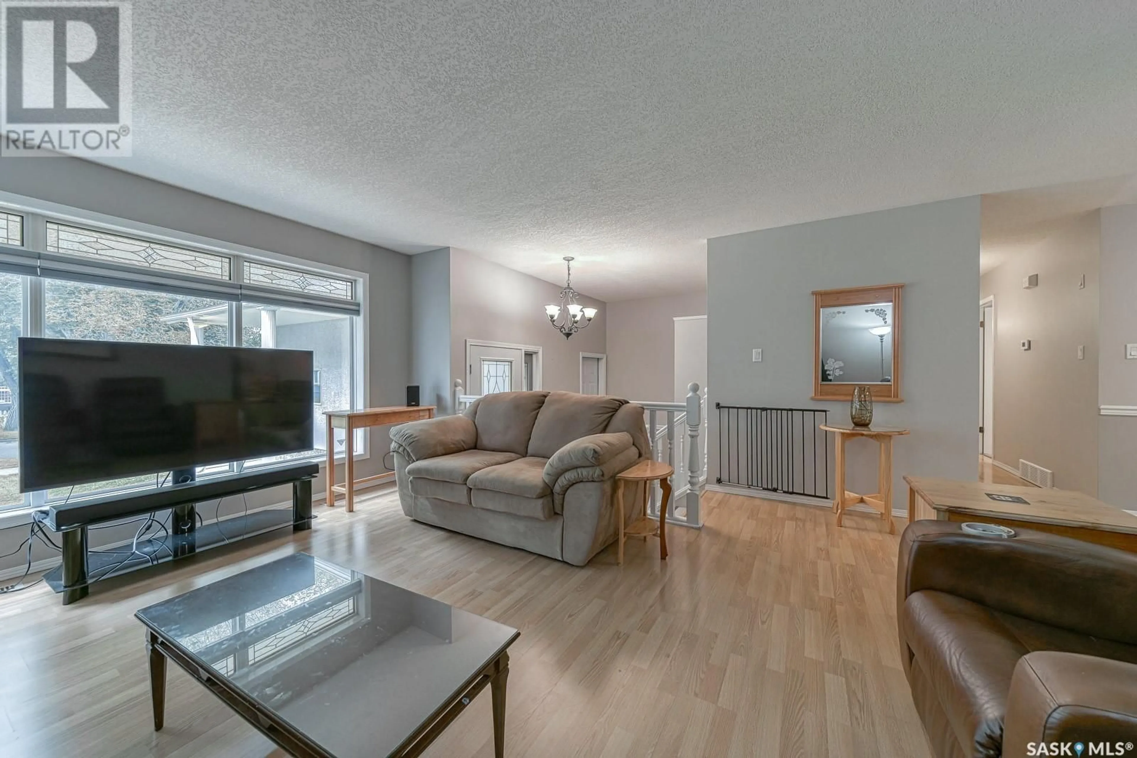 Living room for 1048 5th AVENUE NW, Moose Jaw Saskatchewan S6H3Y4