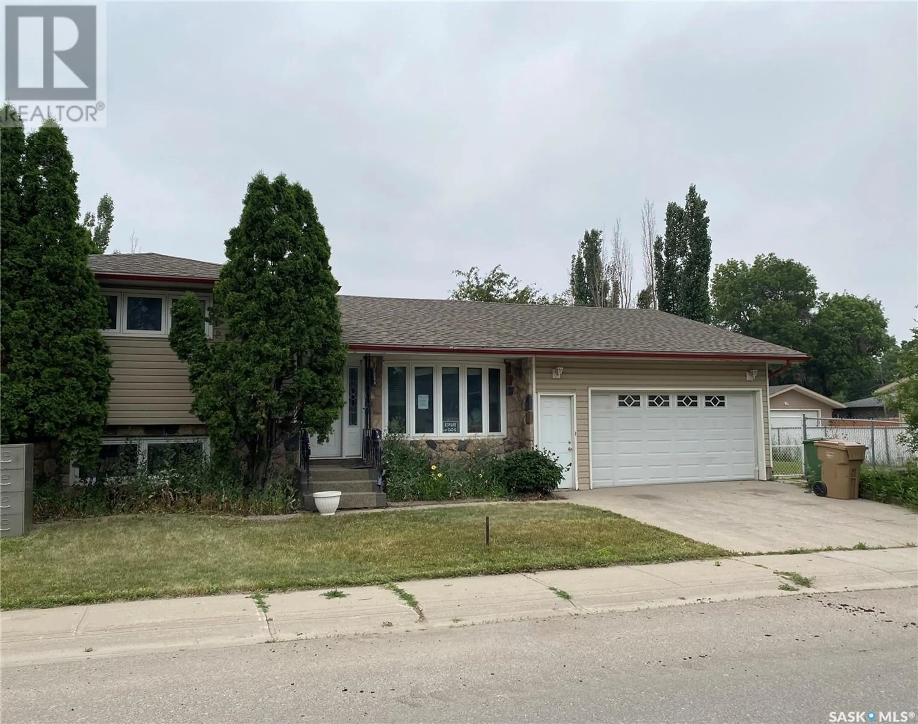 Frontside or backside of a home for 1660 Oxford STREET, Regina Saskatchewan S4N4M2