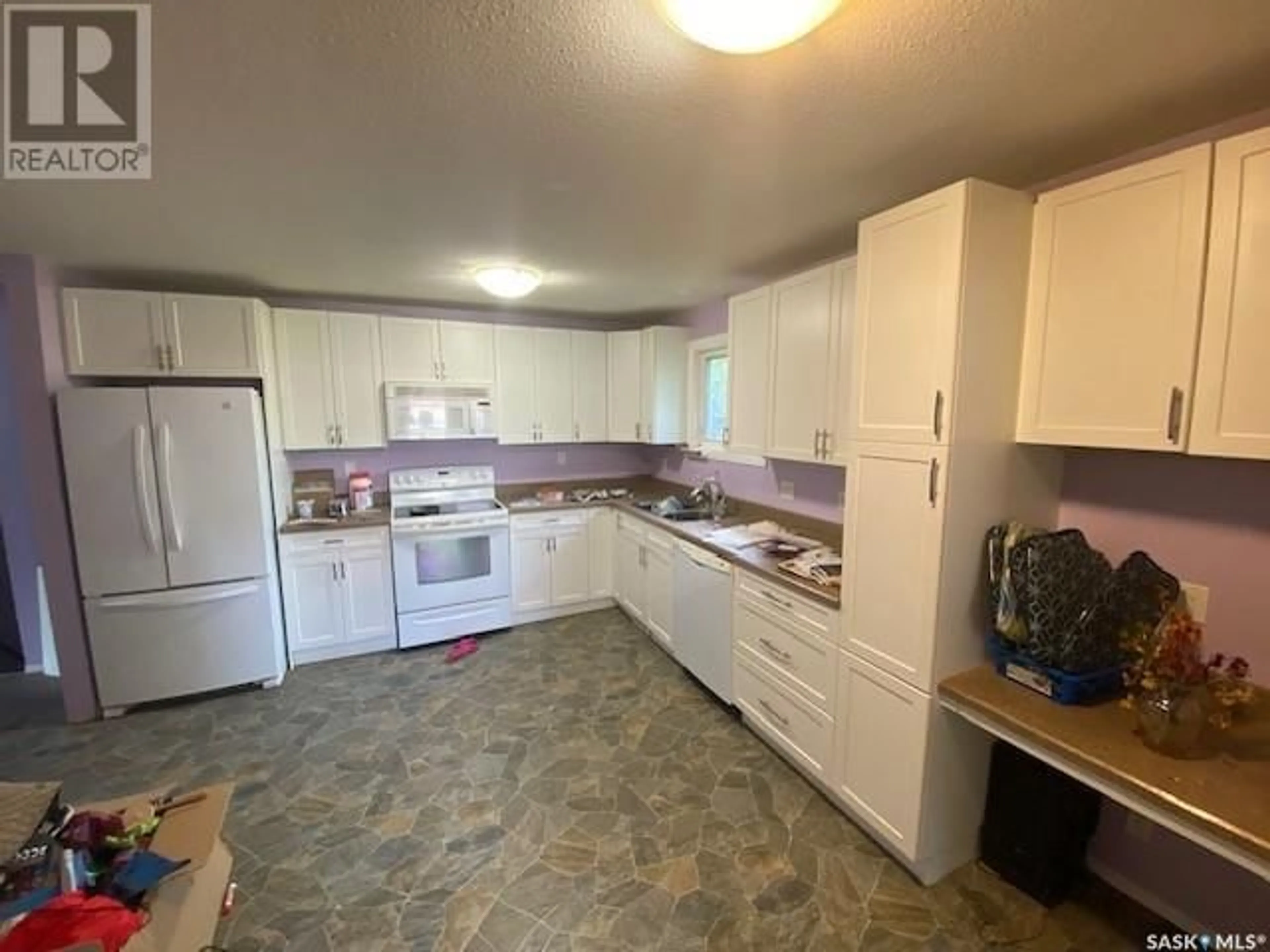 Kitchen for 1660 Oxford STREET, Regina Saskatchewan S4N4M2