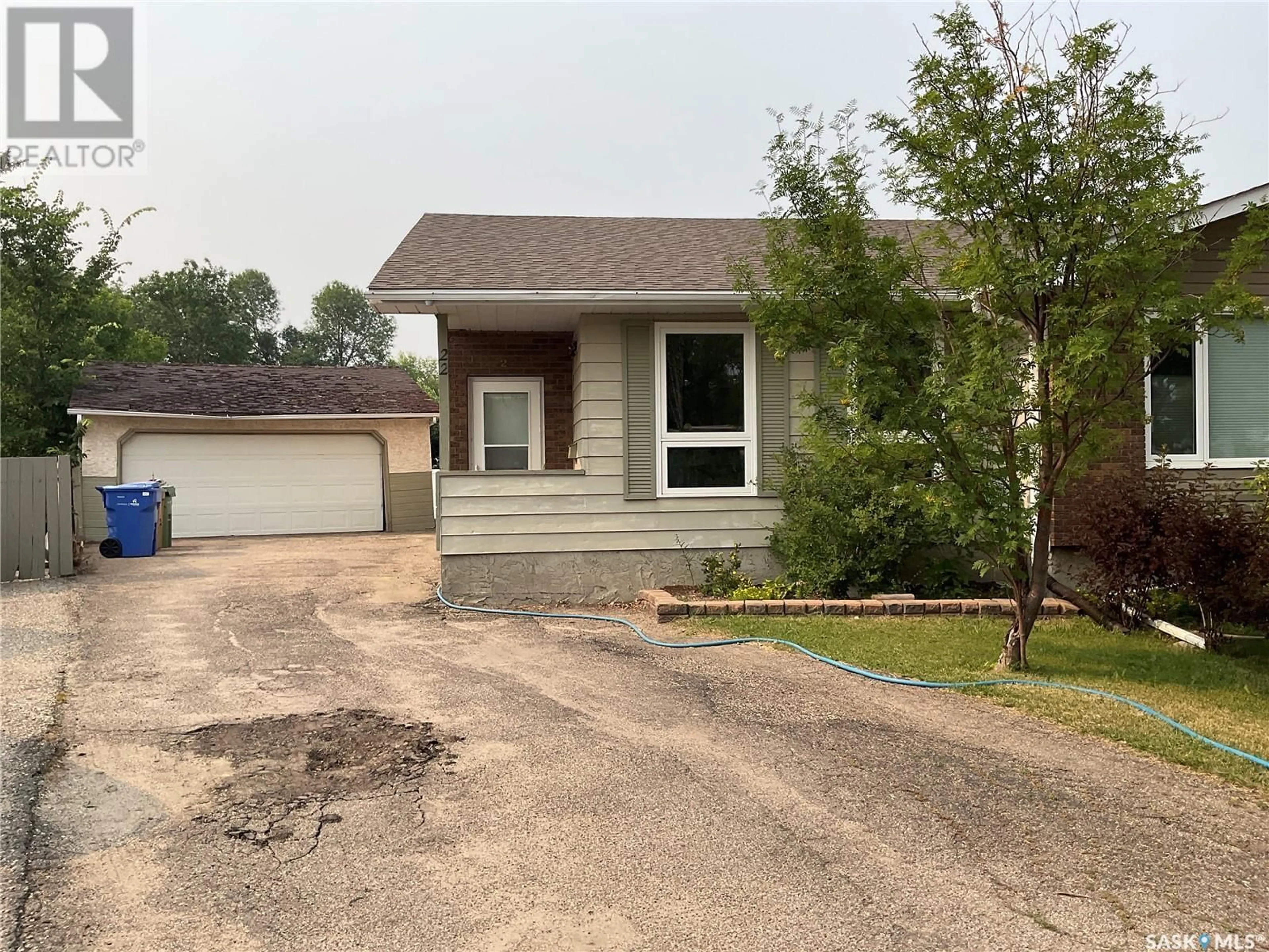 Frontside or backside of a home for 22 Cottonwood BAY, Regina Saskatchewan S4X2B2
