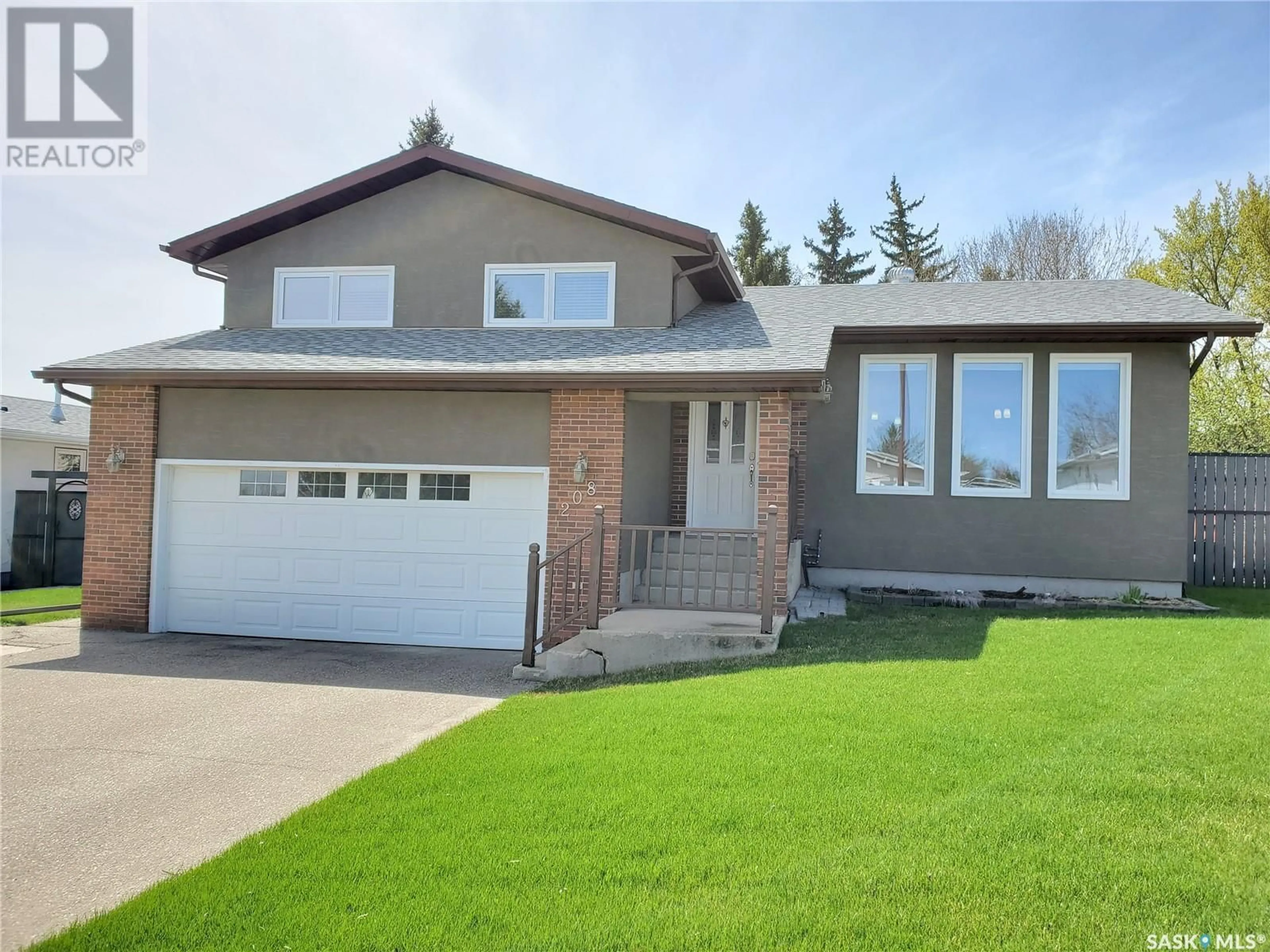 Frontside or backside of a home for 208 Pelletier DRIVE, Swift Current Saskatchewan S9H4K4