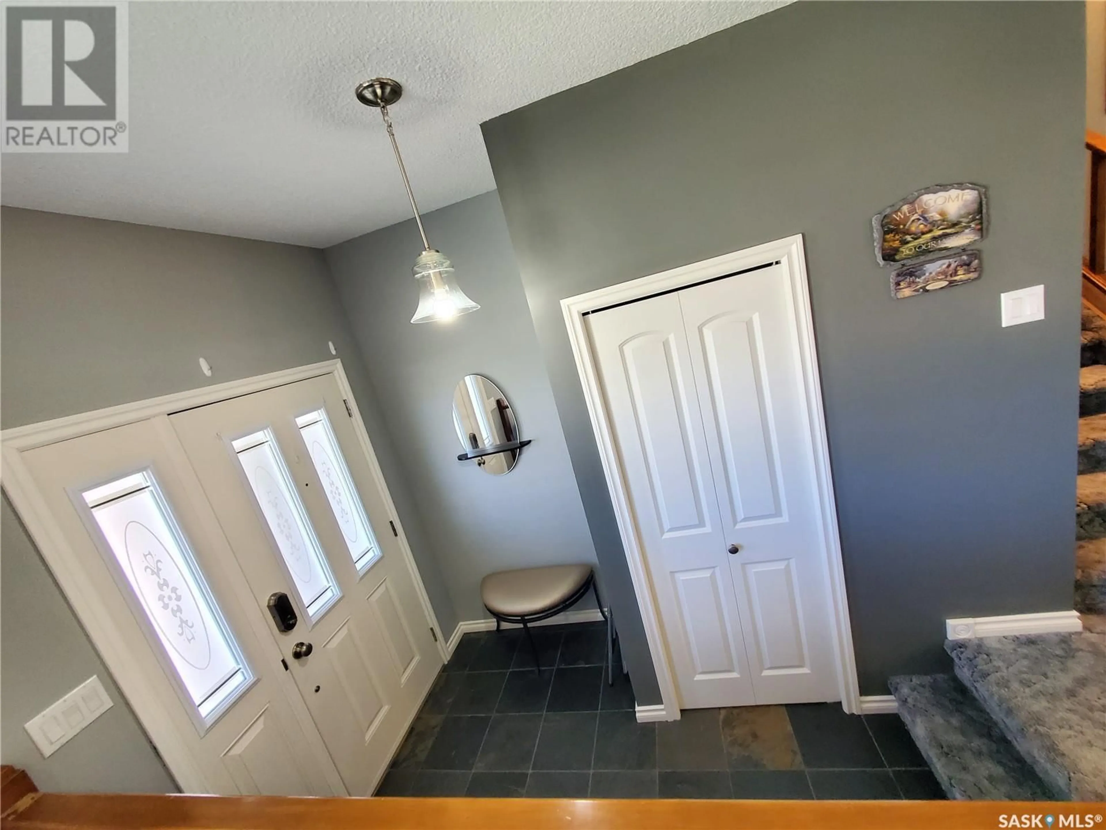 Indoor entryway for 208 Pelletier DRIVE, Swift Current Saskatchewan S9H4K4