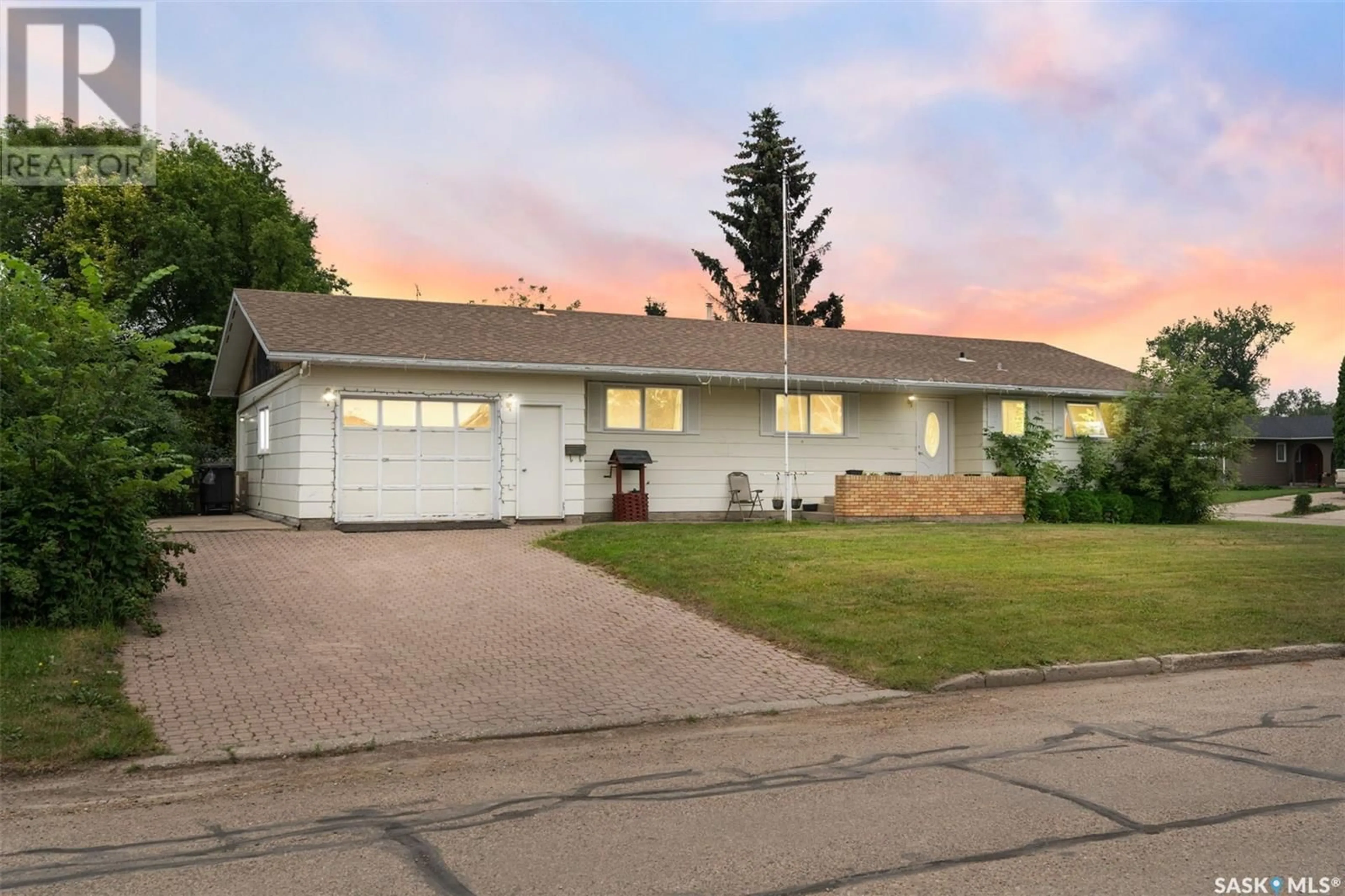 Frontside or backside of a home for 110 7th AVENUE W, Watrous Saskatchewan S0K4T0