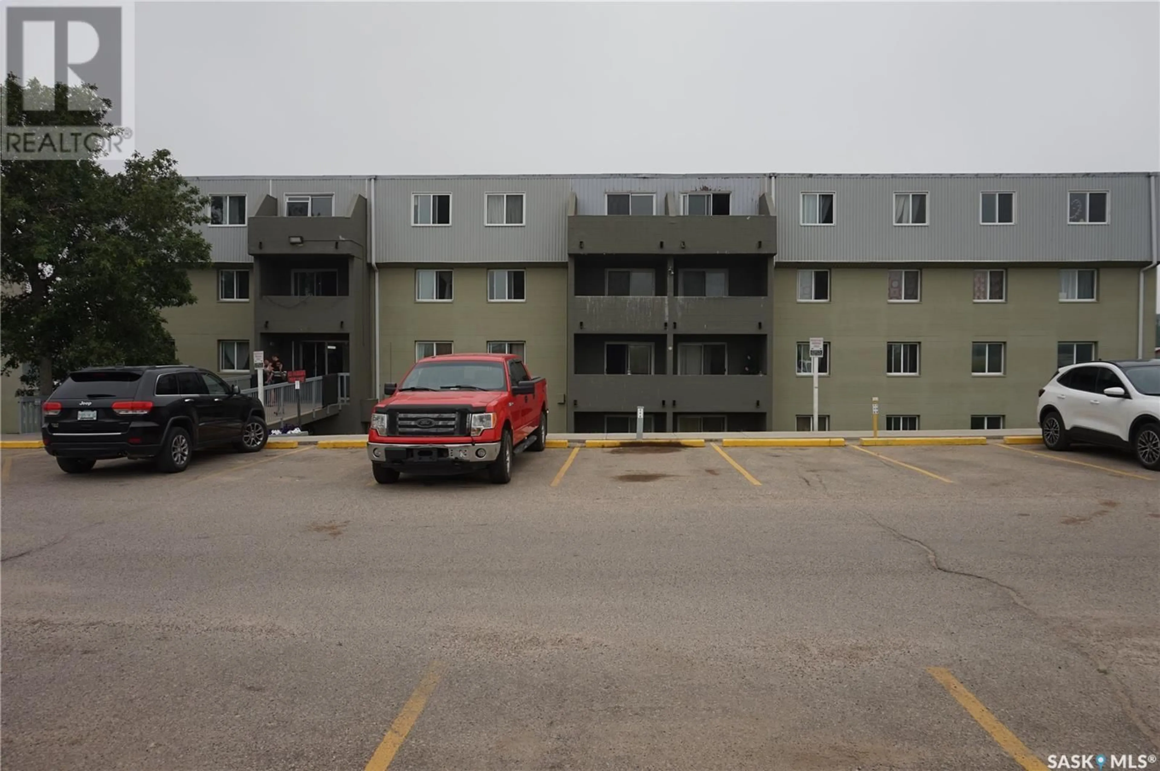 Outside view for 204 550 Laurier STREET, Moose Jaw Saskatchewan S6H6X6