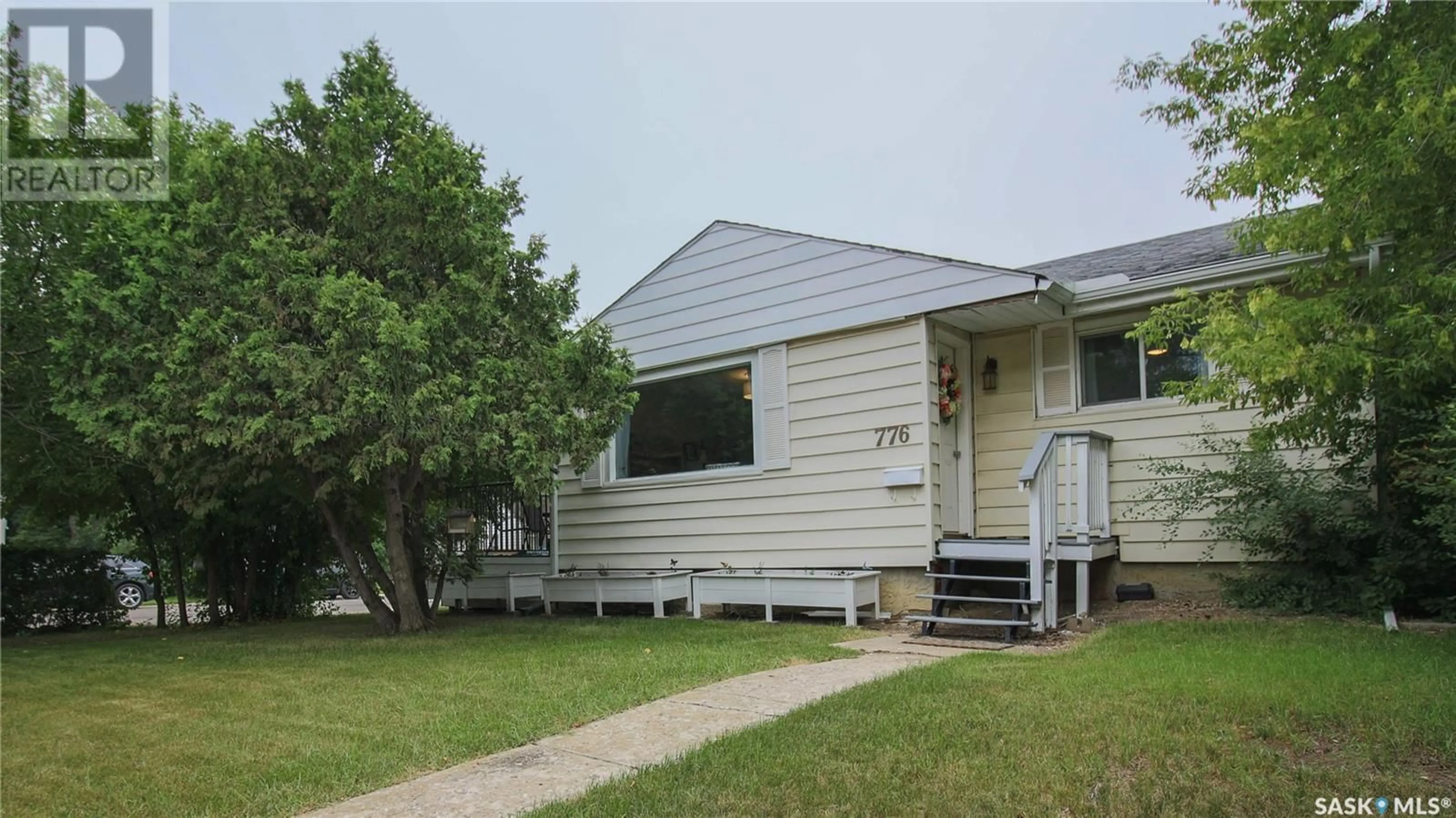 Frontside or backside of a home for 776 Wascana STREET, Regina Saskatchewan S4T4H5