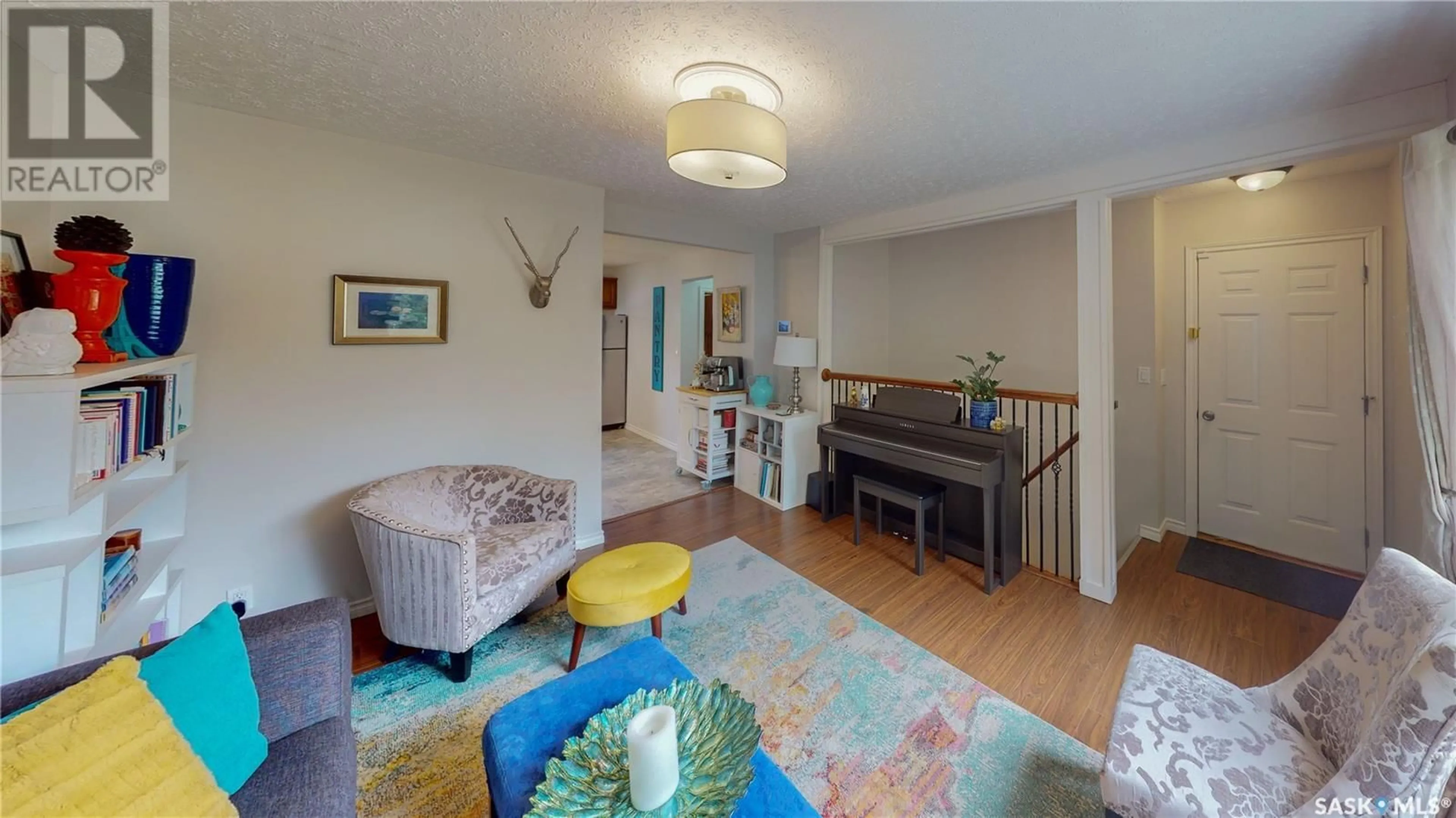Living room for 776 Wascana STREET, Regina Saskatchewan S4T4H5