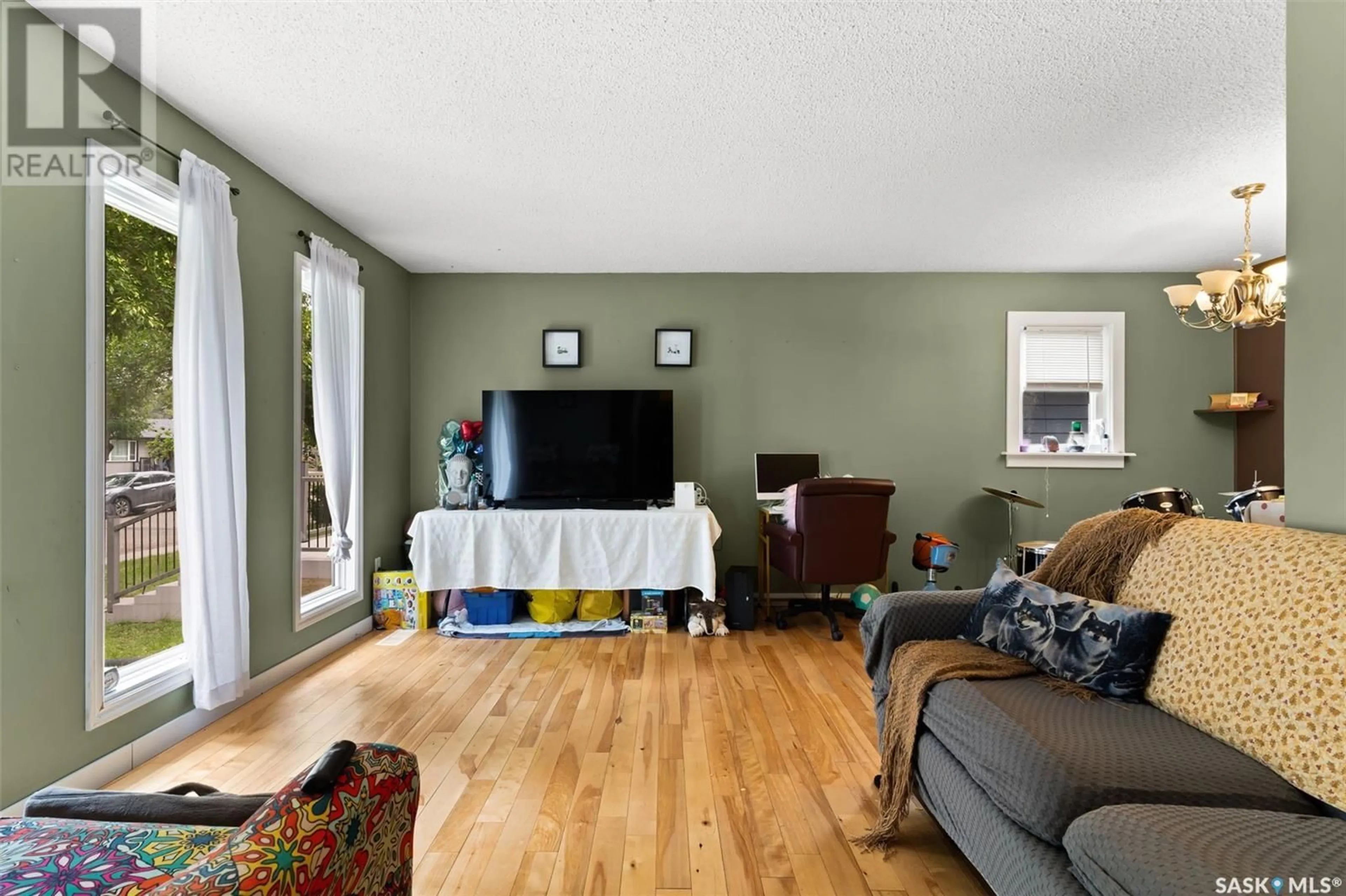 Living room for 3617 Mason AVENUE, Regina Saskatchewan S4S0Z7