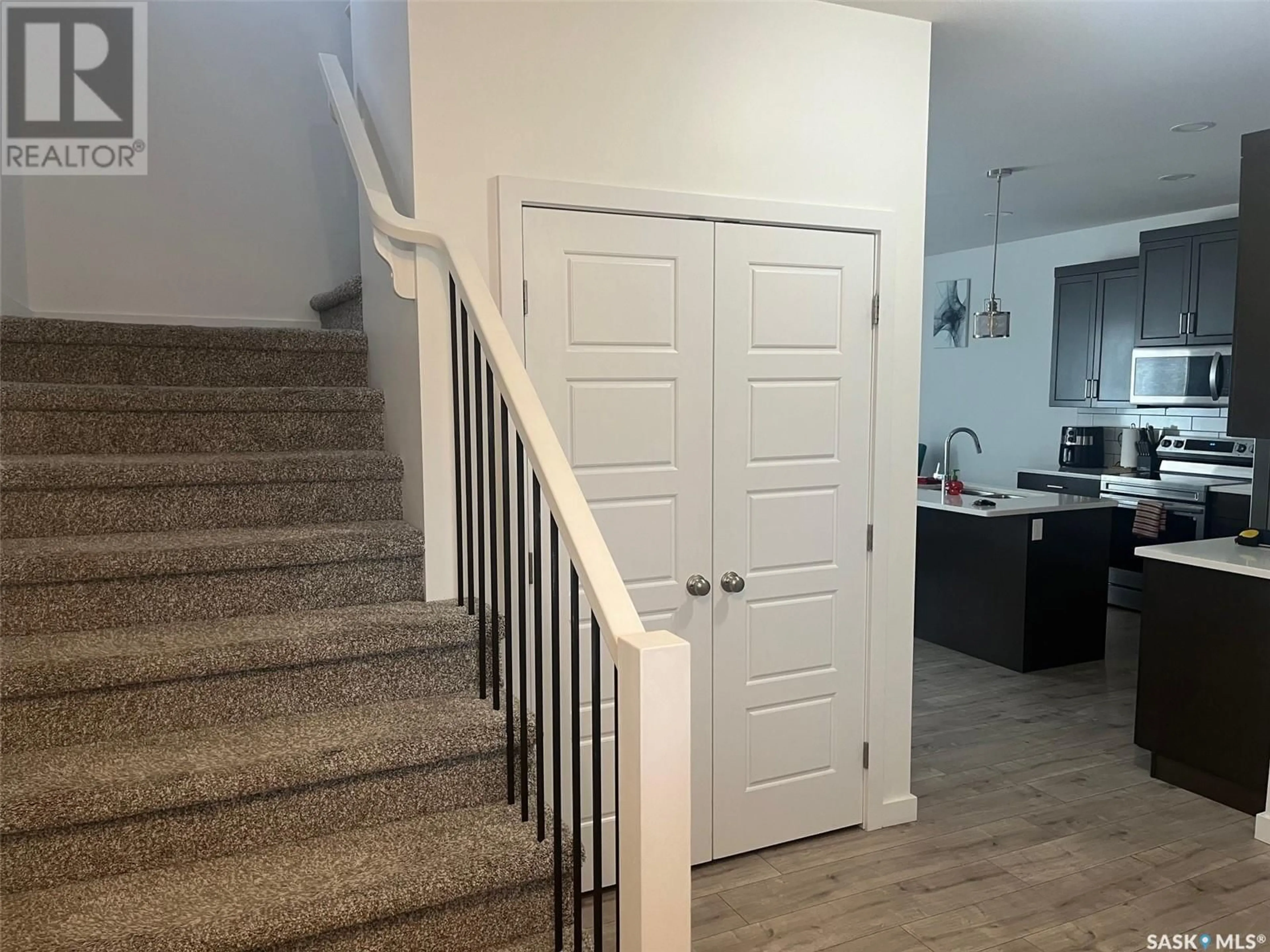 Indoor entryway for 594 McFaull CRESCENT, Saskatoon Saskatchewan S7V0T3