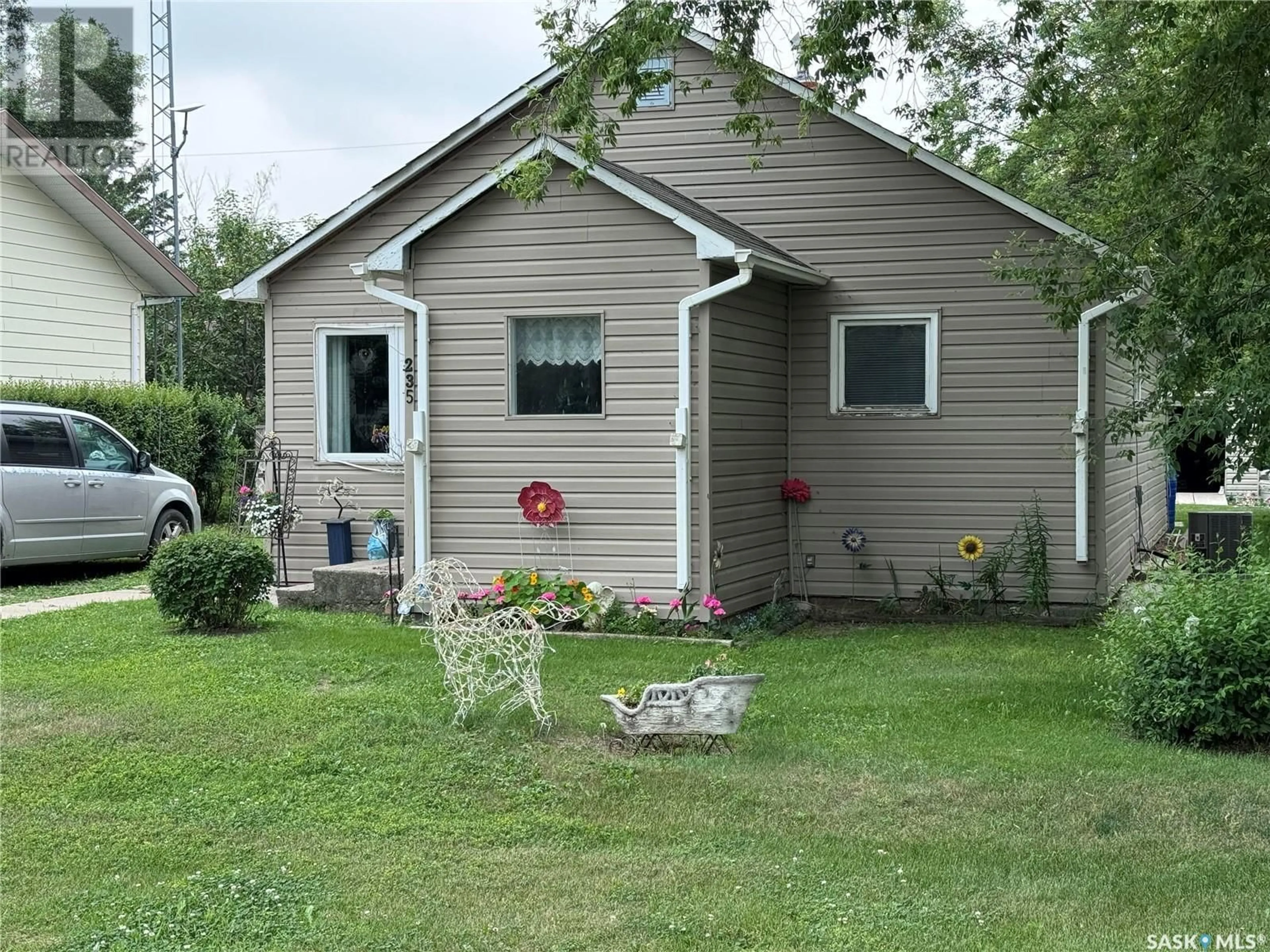 Cottage for 235 Gilbert STREET, Drake Saskatchewan S0K1H0