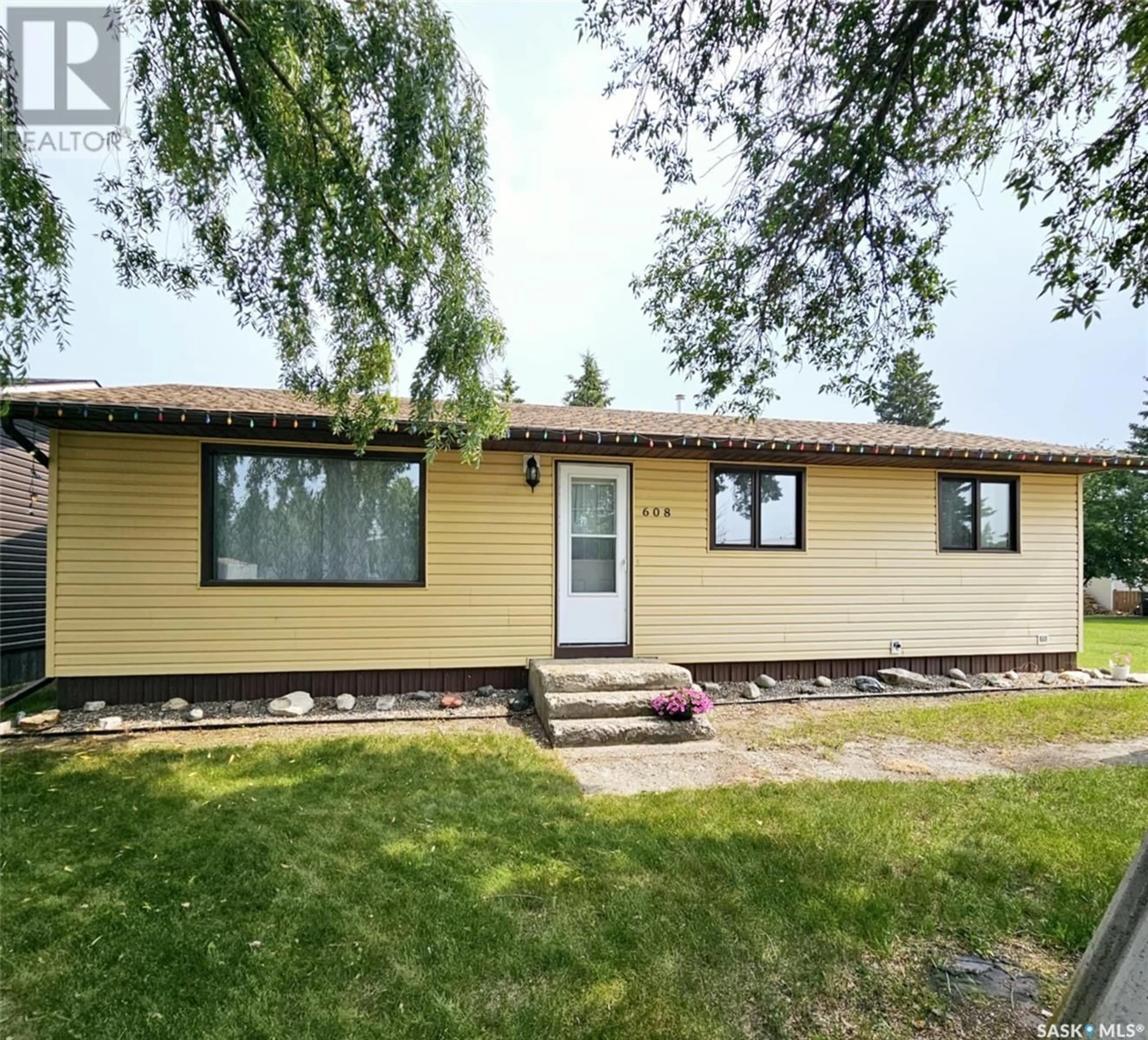 Frontside or backside of a home for 608 610 Jubilee DRIVE, Spy Hill Saskatchewan S0A3W0