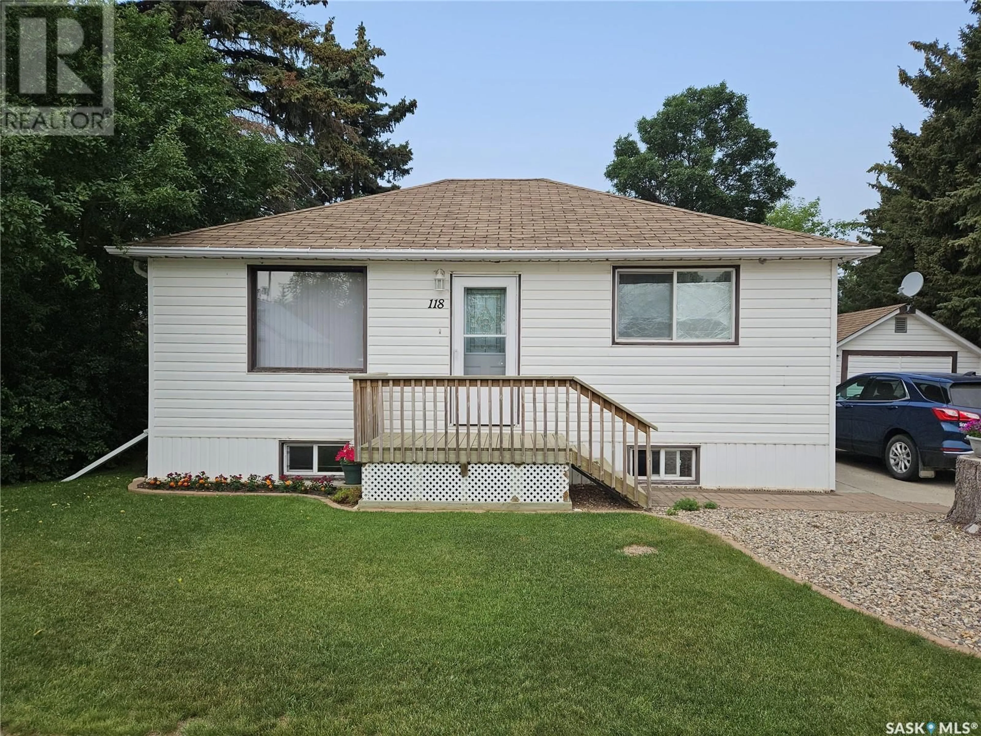 Frontside or backside of a home for 118 5th STREET W, Carlyle Saskatchewan S0C0R0