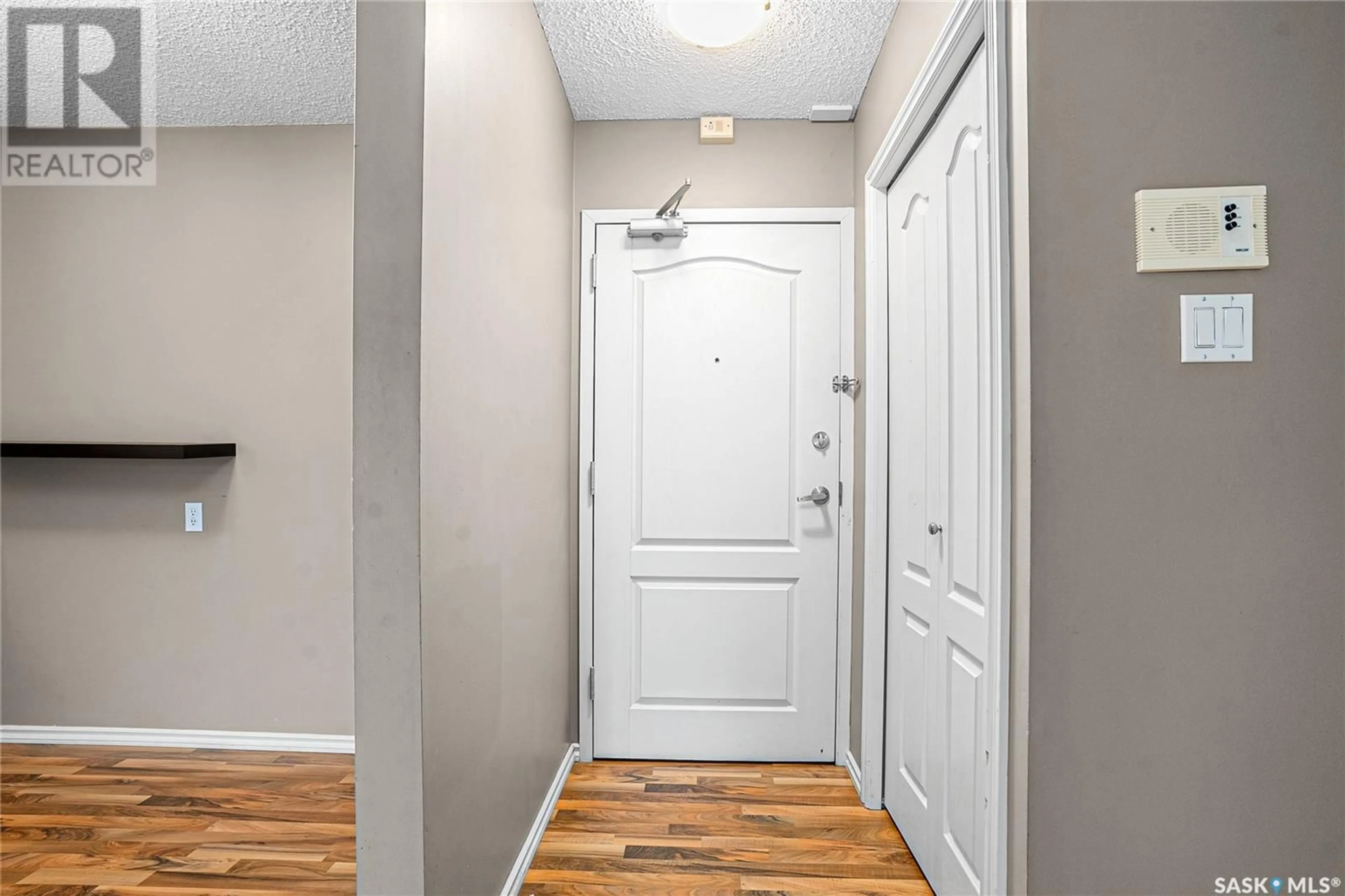 Indoor entryway for 305G 1121 McKercher DRIVE, Saskatoon Saskatchewan S7H5B8