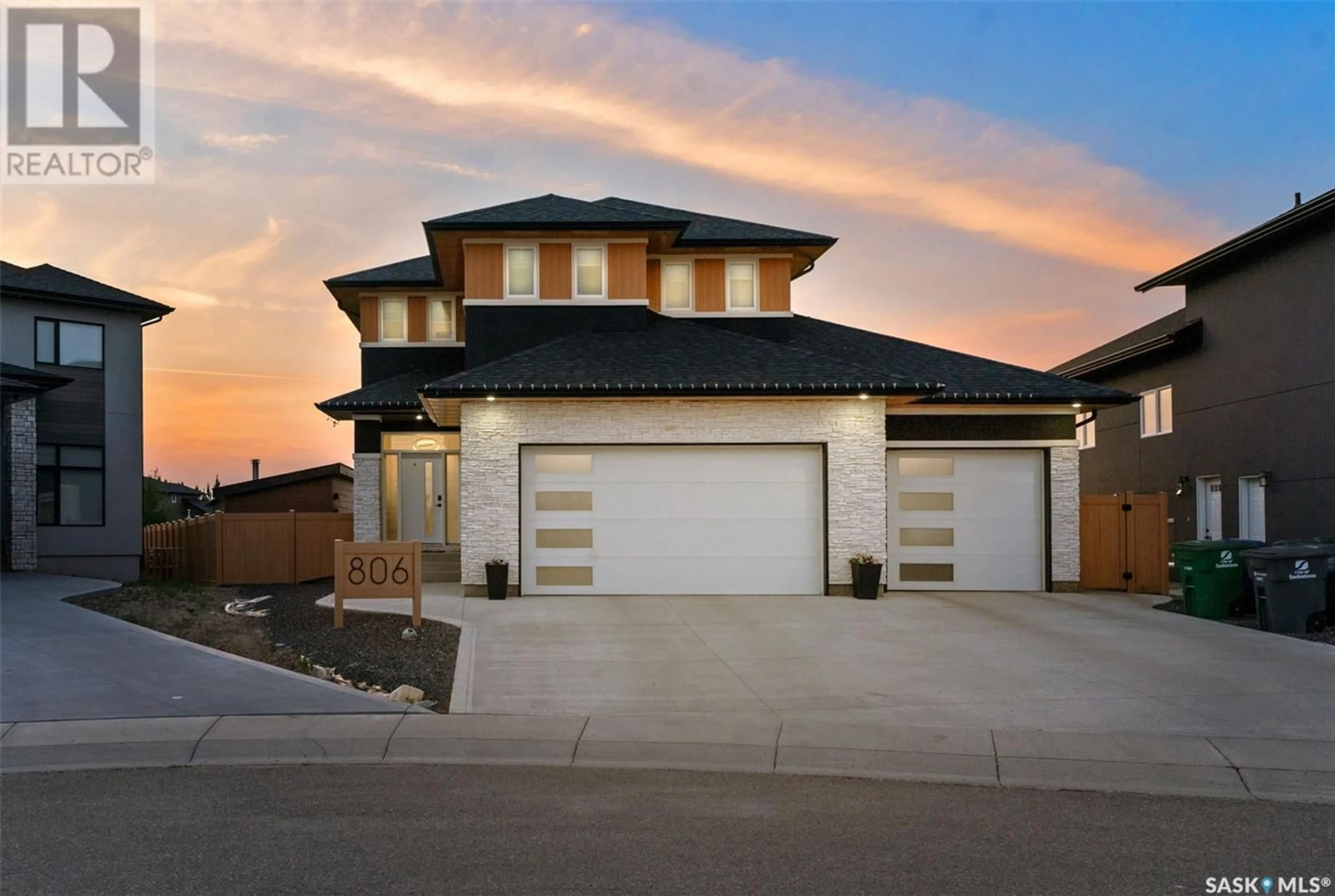 Frontside or backside of a home for 806 Werschner COURT, Saskatoon Saskatchewan S7V0G7