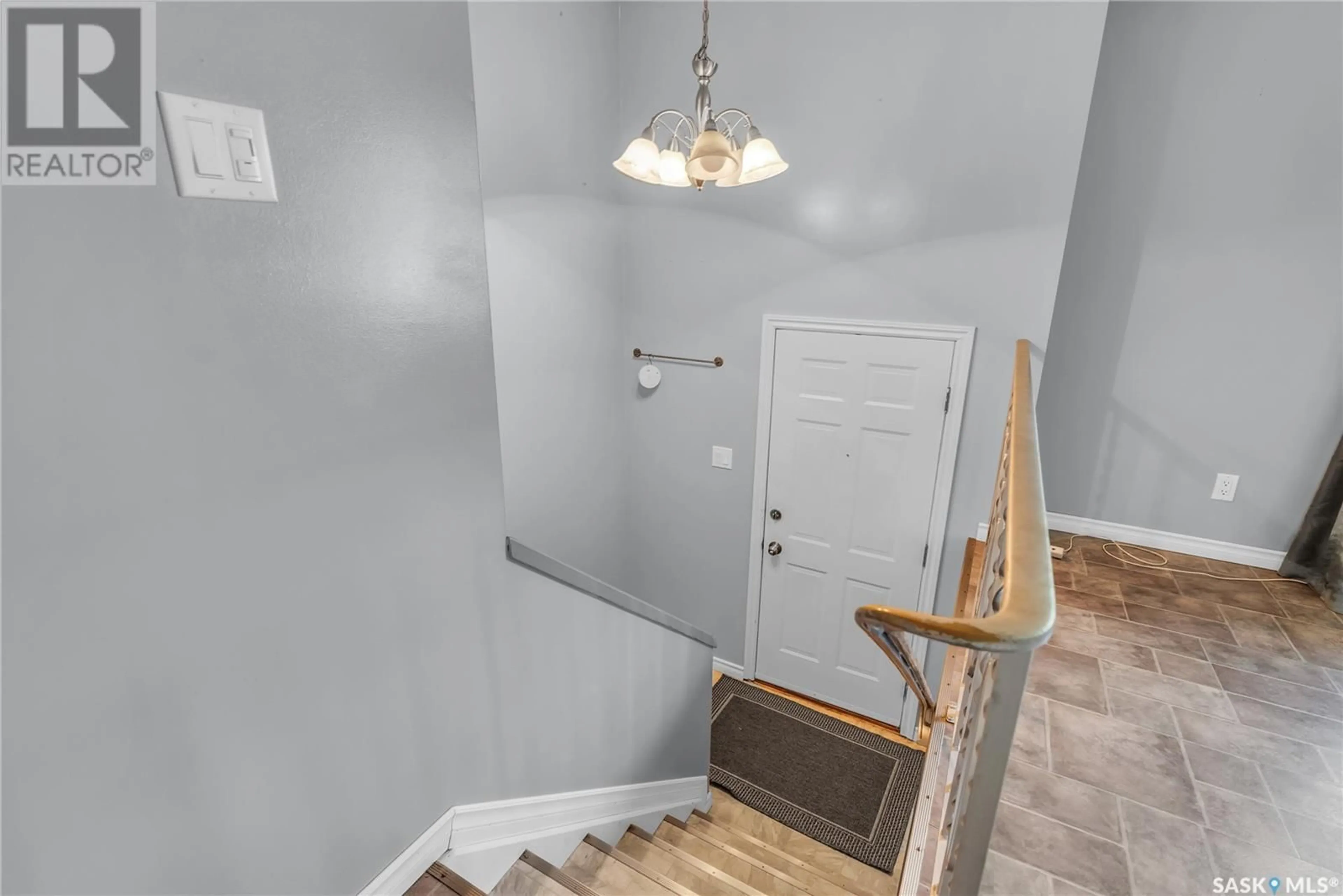 Indoor entryway for 114 Shea CRESCENT, Saskatoon Saskatchewan S7L5M1