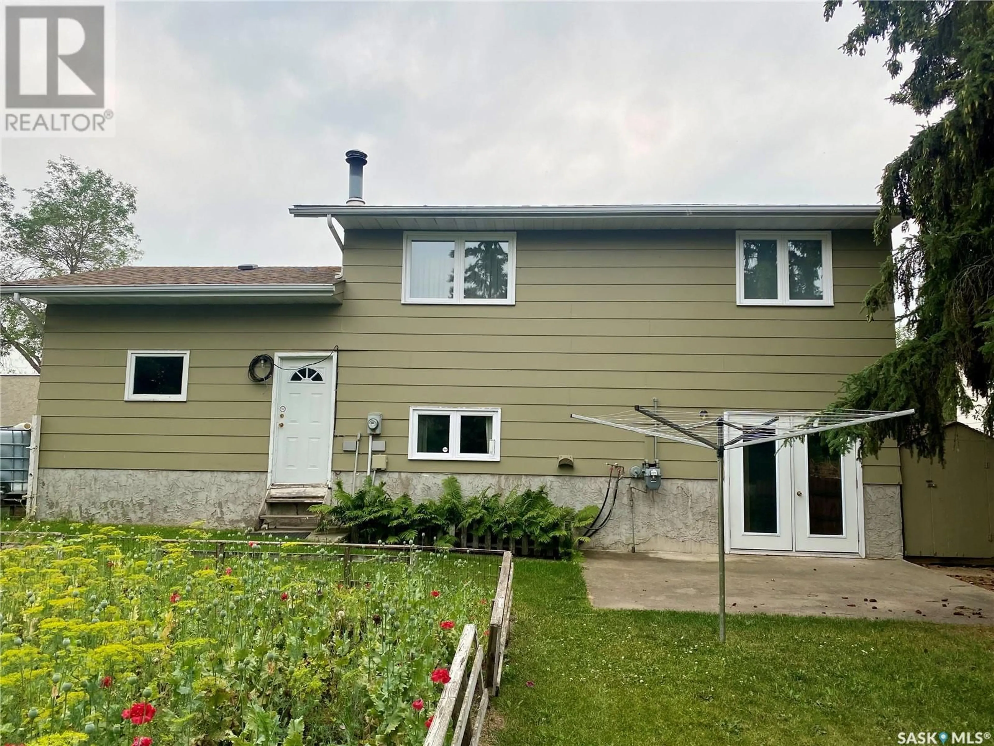 Frontside or backside of a home for 3128 Grey Owl CRESCENT, Prince Albert Saskatchewan S6V6X3