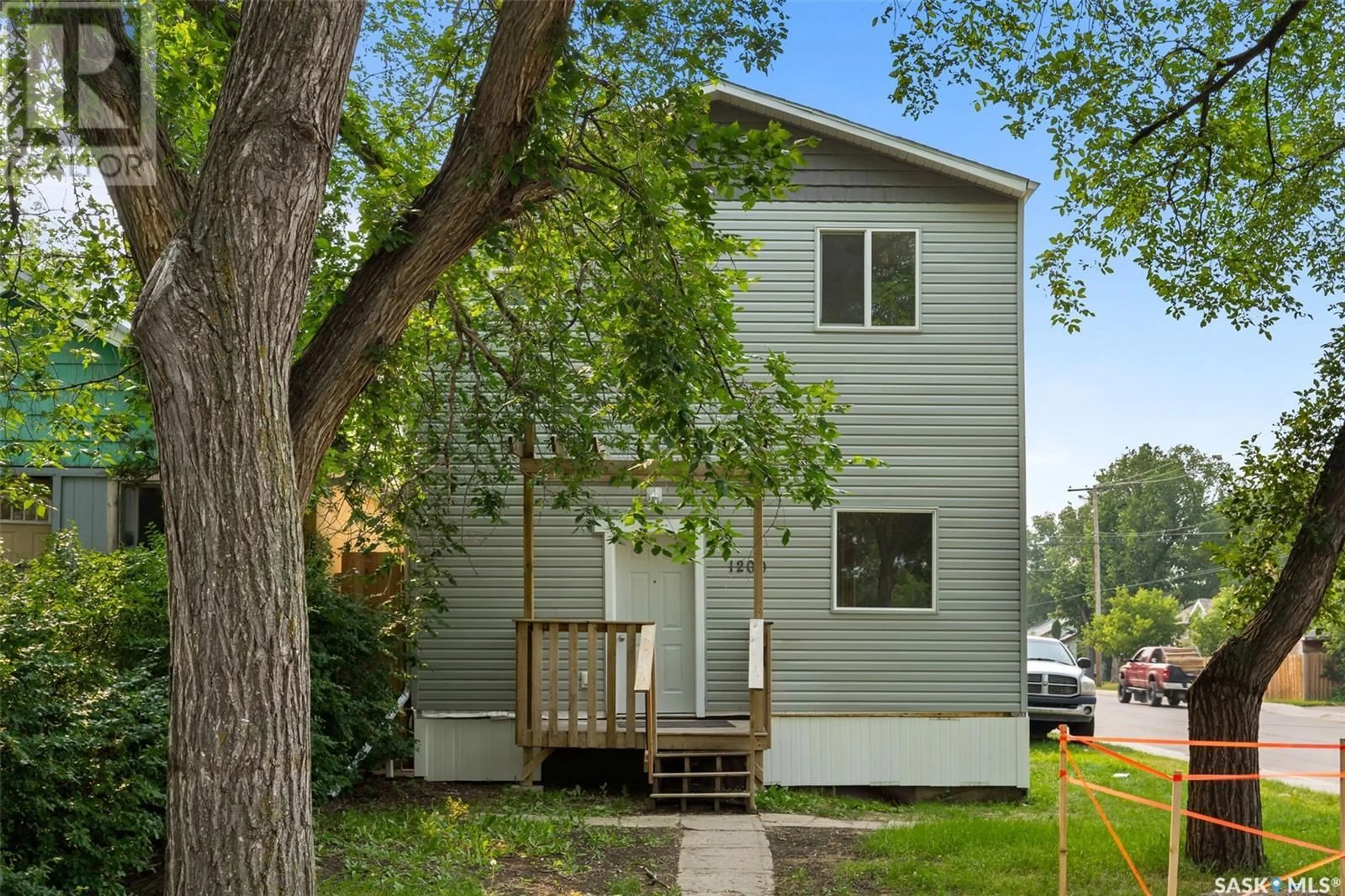 A pic from exterior of the house or condo for 1200 Cameron STREET, Regina Saskatchewan S4T2T1