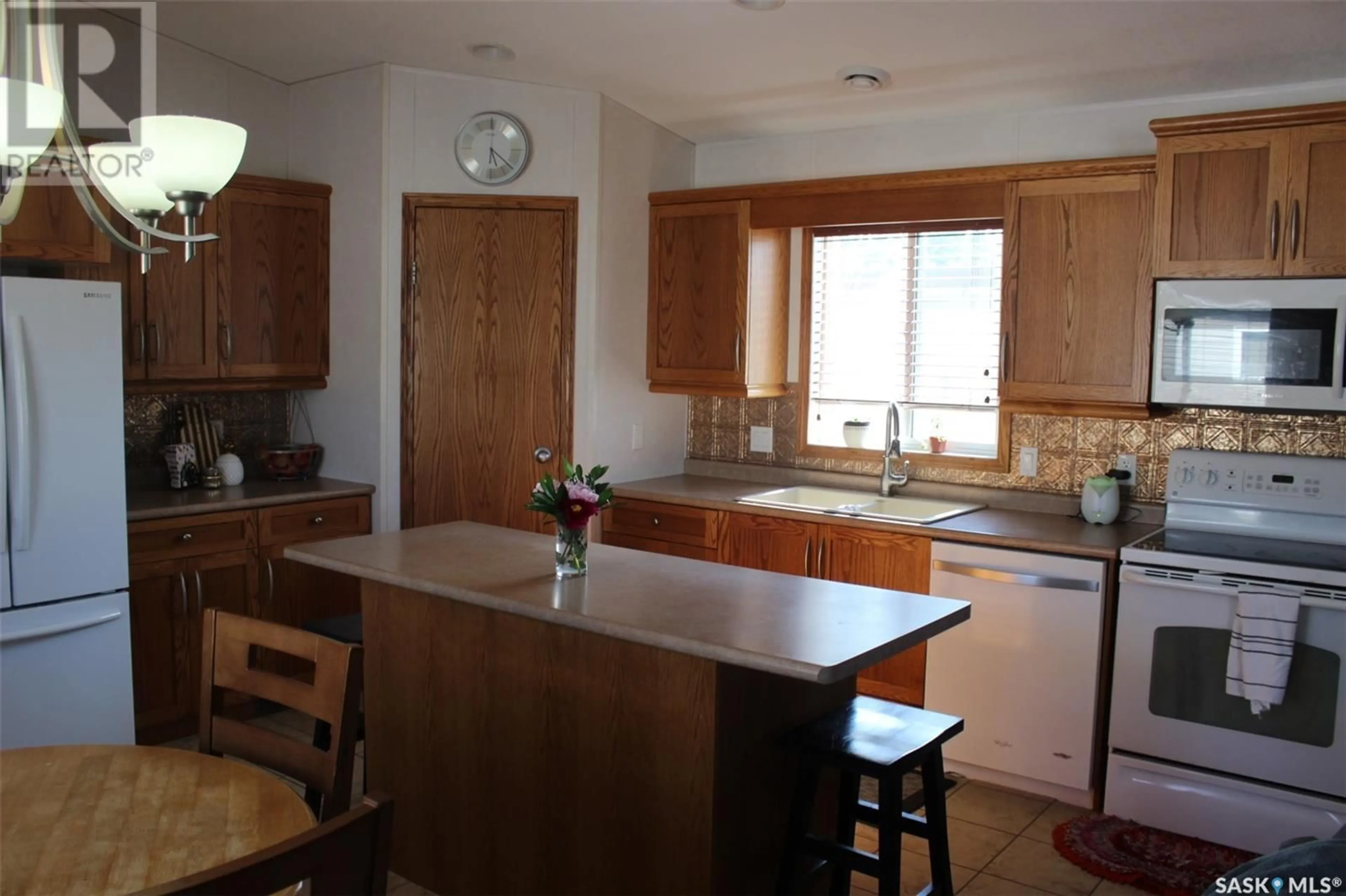 Open concept kitchen, unknown for SW - 12 106 1ST AVENUE, Weyburn Saskatchewan S4H2J1