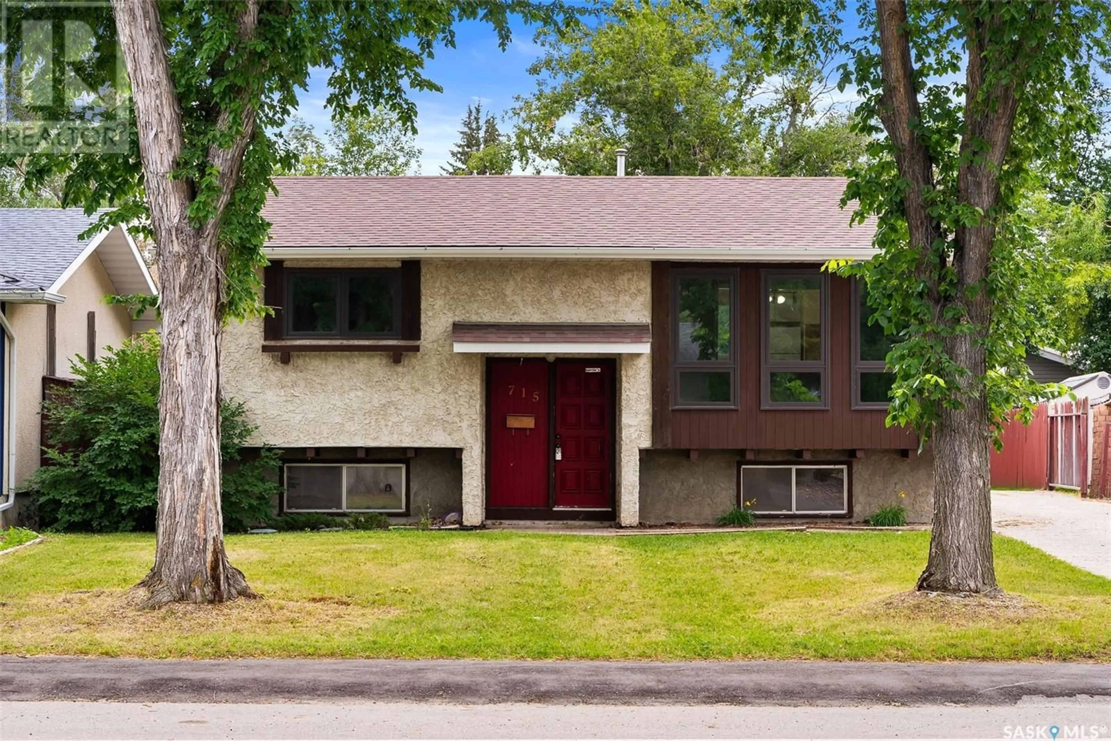 A pic from exterior of the house or condo for 715 Rink AVENUE, Regina Saskatchewan S4X1S1