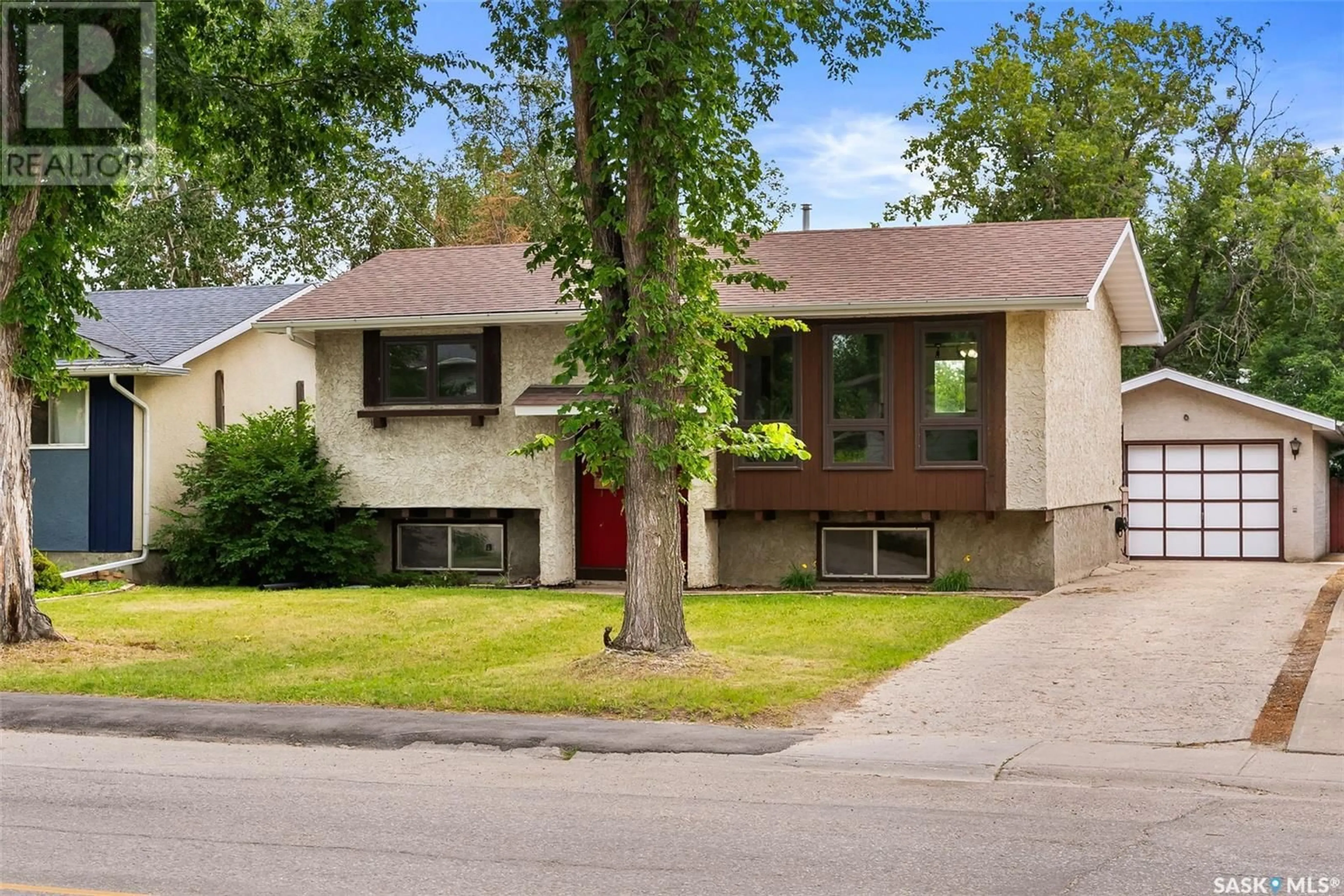 A pic from exterior of the house or condo for 715 Rink AVENUE, Regina Saskatchewan S4X1S1