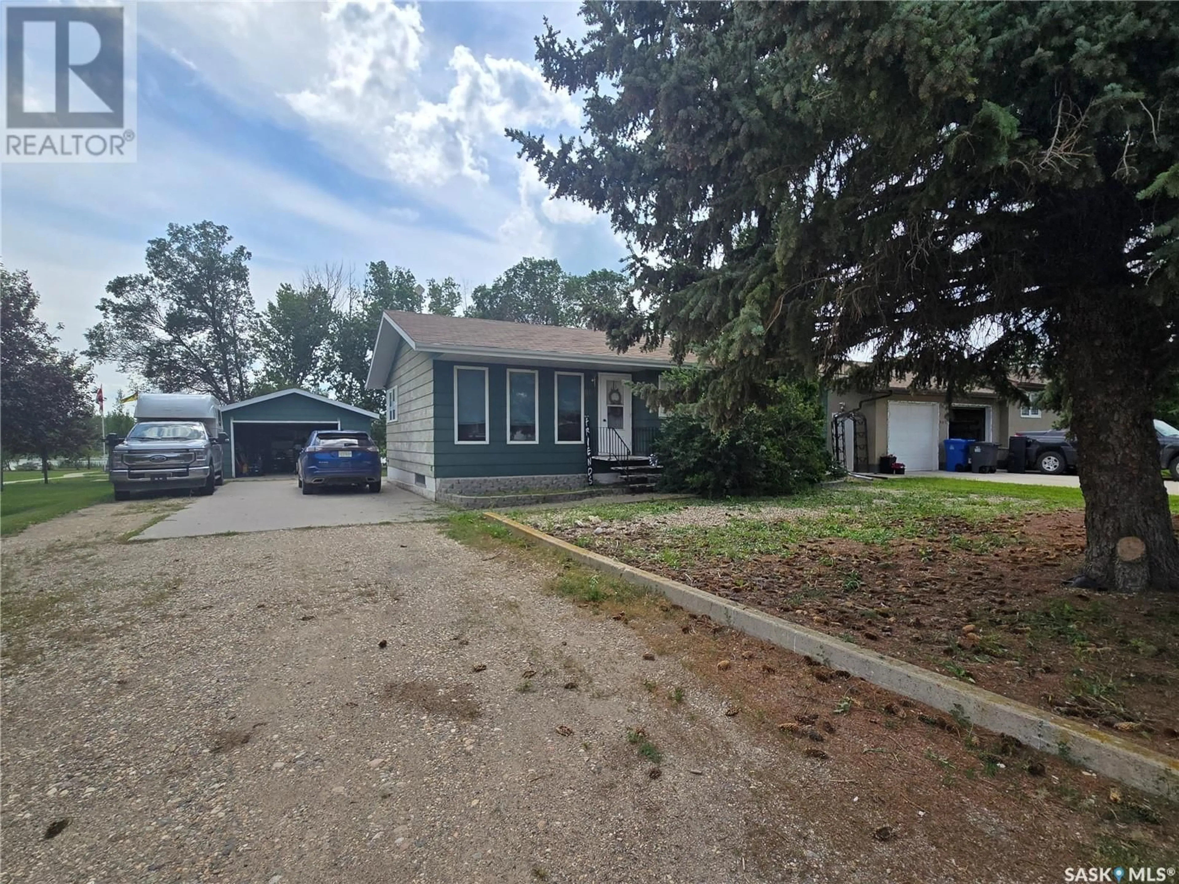 Frontside or backside of a home for 805 Assiniboia AVENUE, Stoughton Saskatchewan S0G4T0