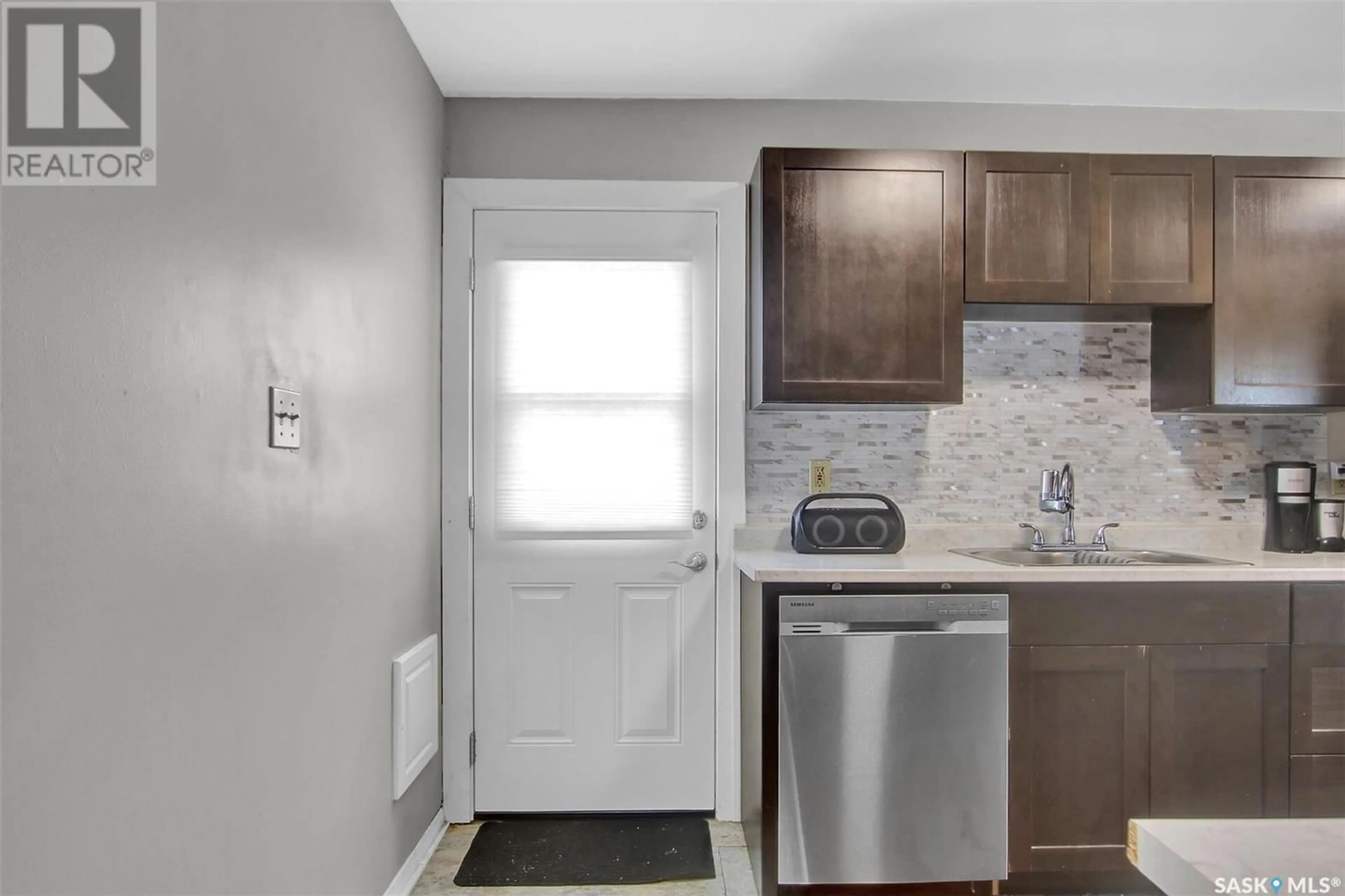 Standard kitchen for 47 Marshall CRESCENT, Regina Saskatchewan S4R4Y8