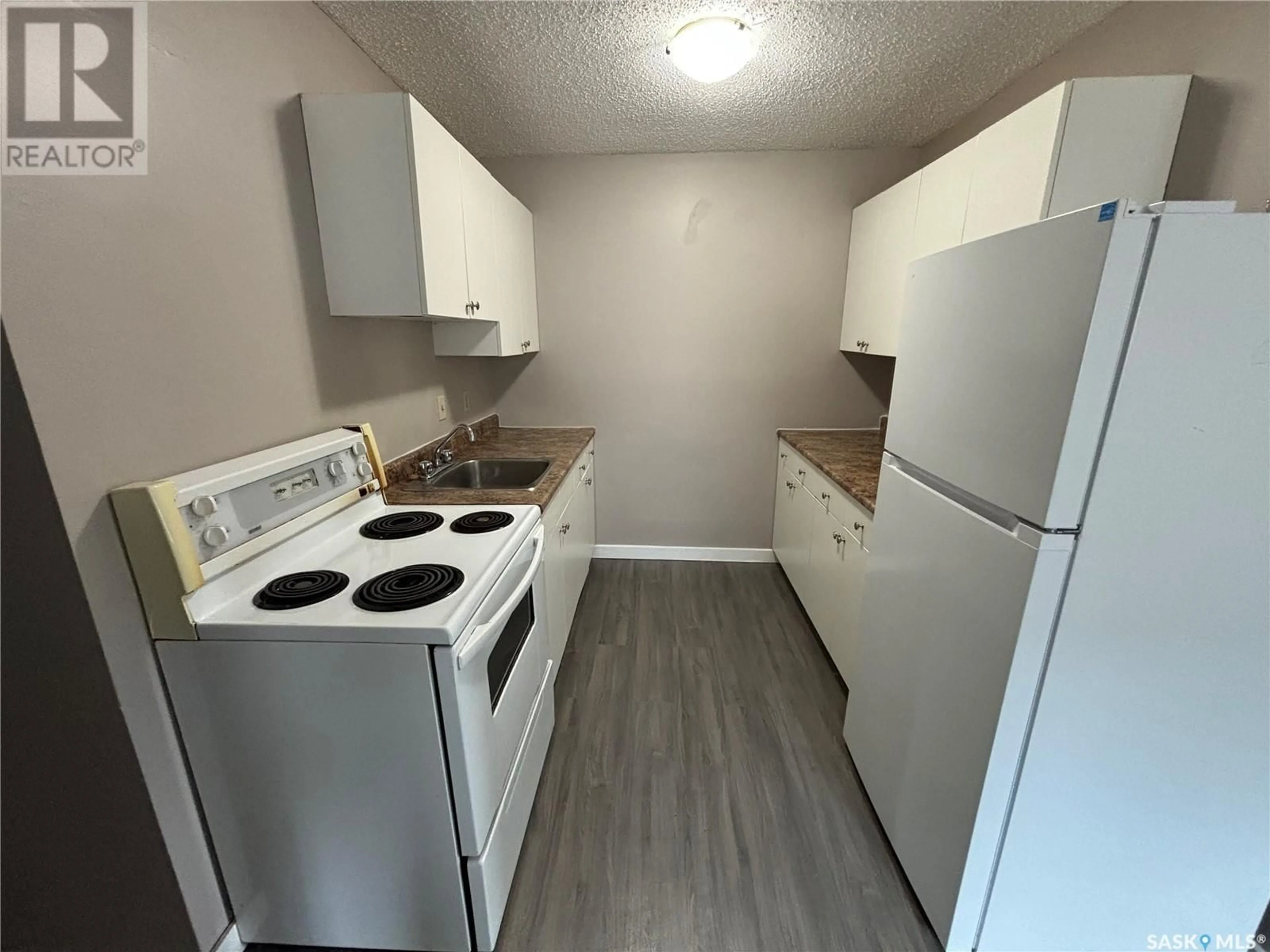 Standard kitchen for 357 Toronto STREET, Regina Saskatchewan S4R1M3