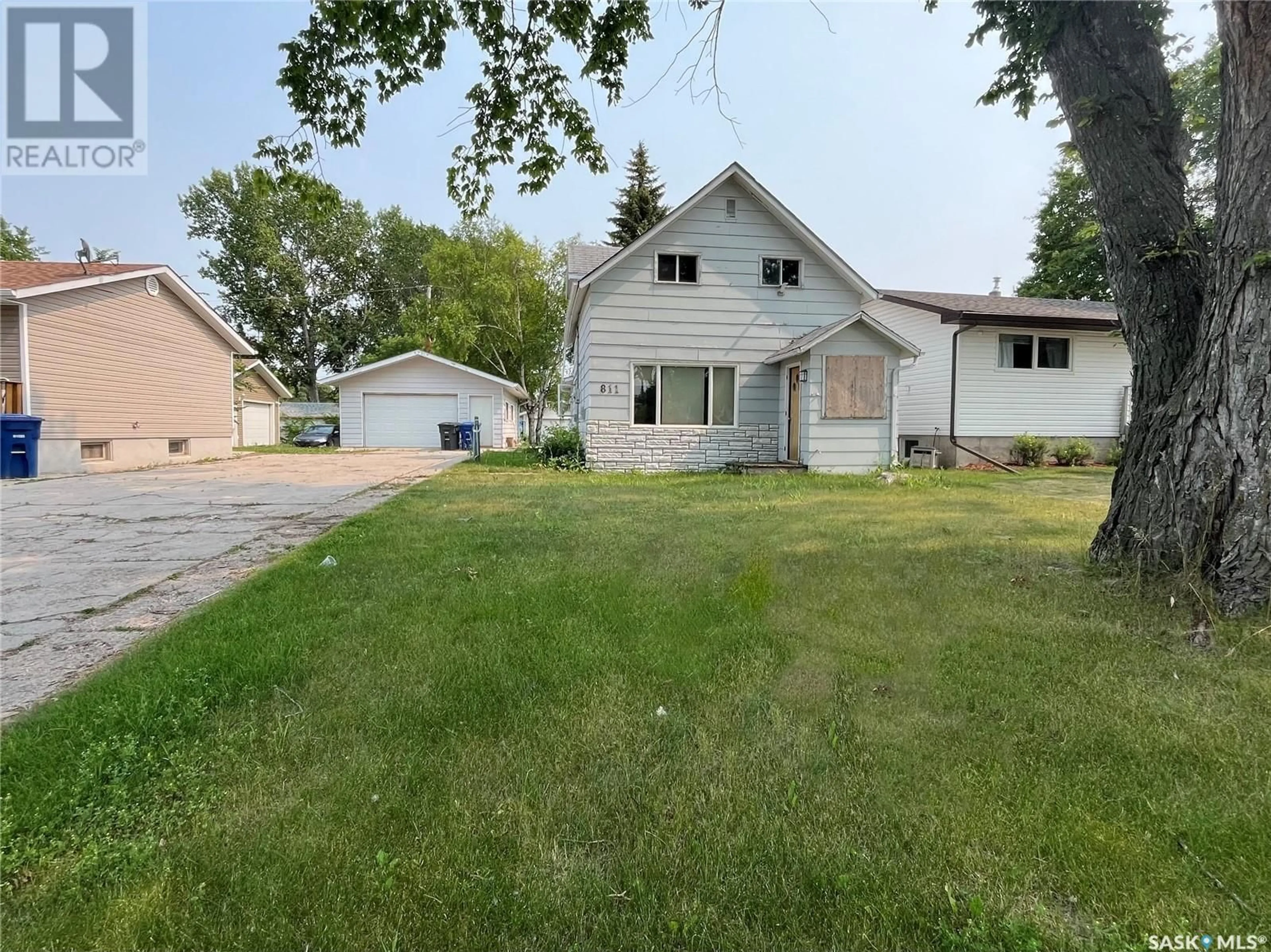 Frontside or backside of a home for 811 McNaughton STREET, Moosomin Saskatchewan S0G3N0