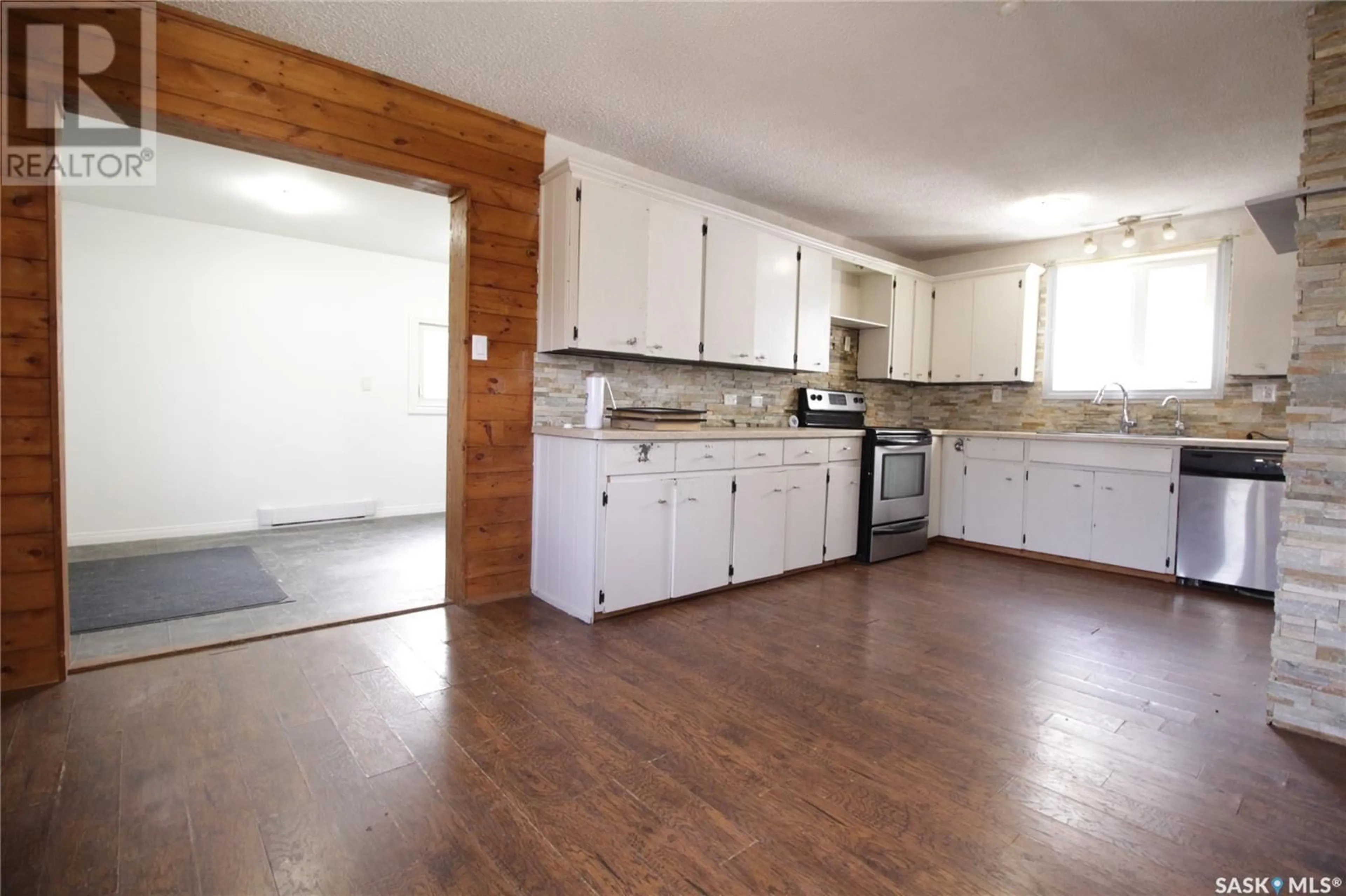 Kitchen, wood floors, cottage for 811 McNaughton STREET, Moosomin Saskatchewan S0G3N0