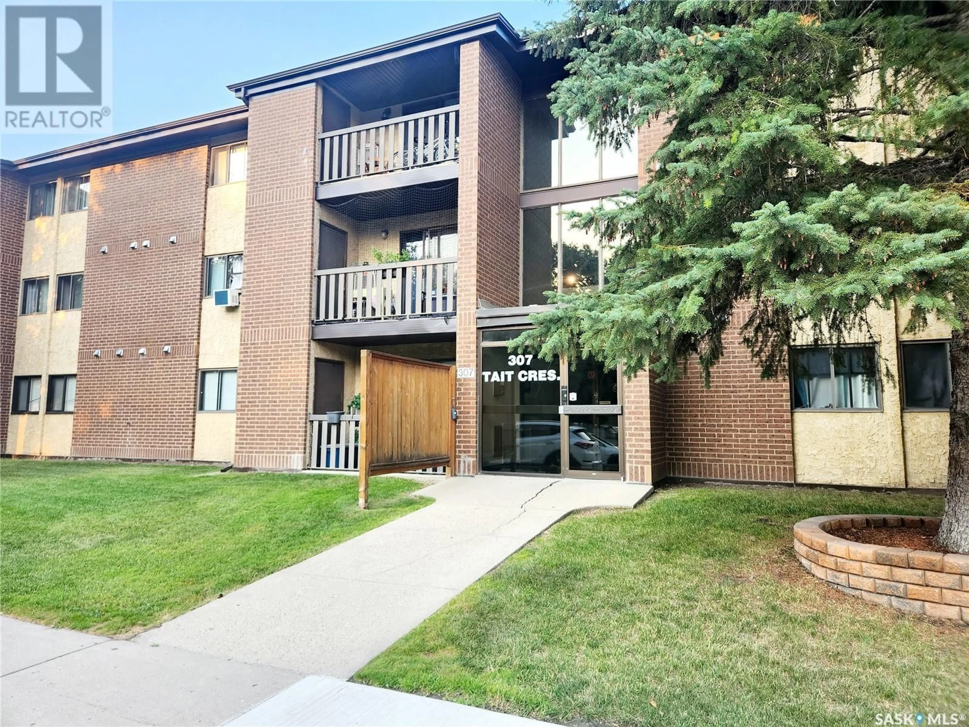 A pic from exterior of the house or condo for 302 307 Tait CRESCENT, Saskatoon Saskatchewan S7H5L6