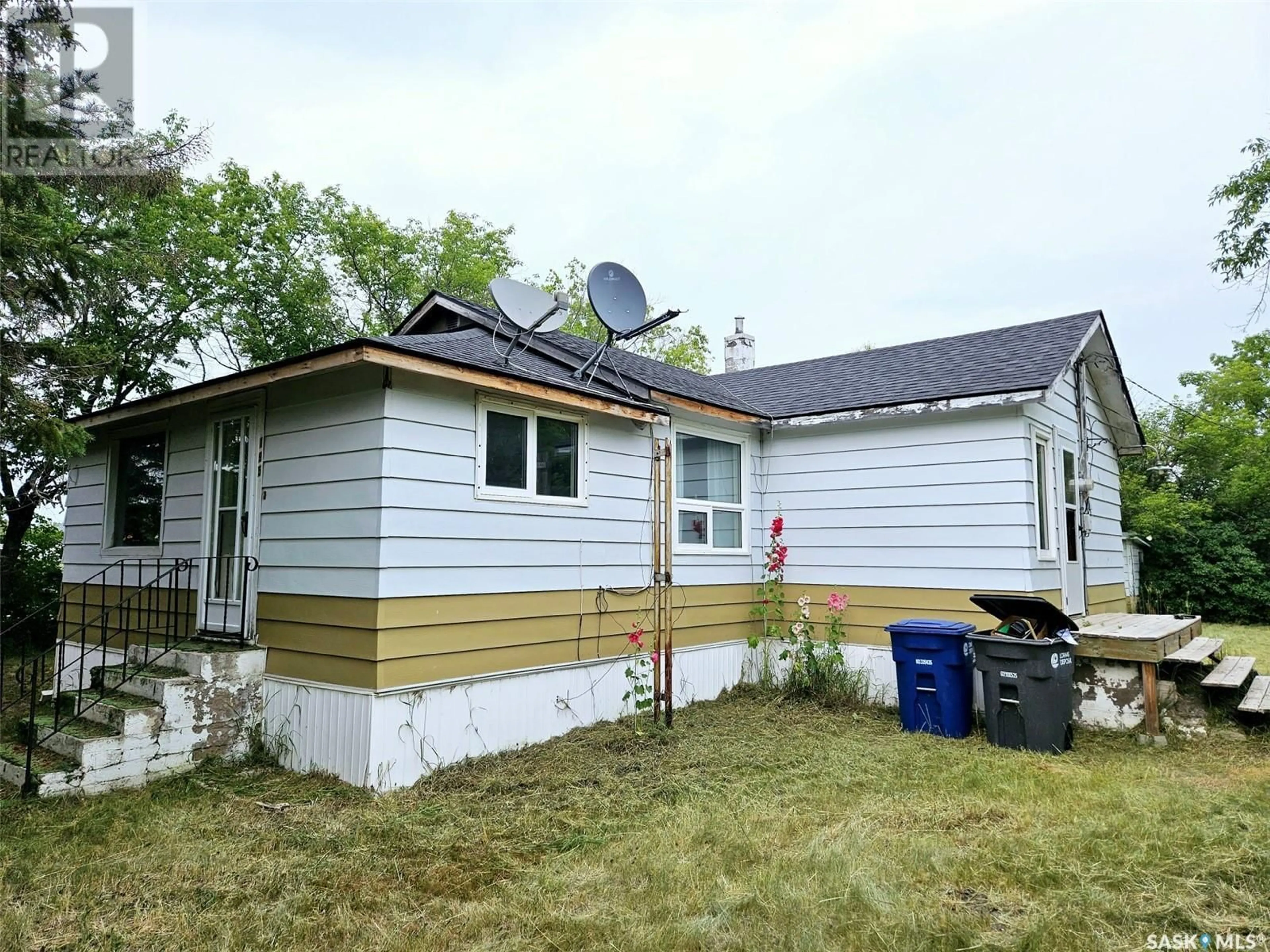 Frontside or backside of a home for 195 Morley STREET, Kisbey Saskatchewan S0C1L0