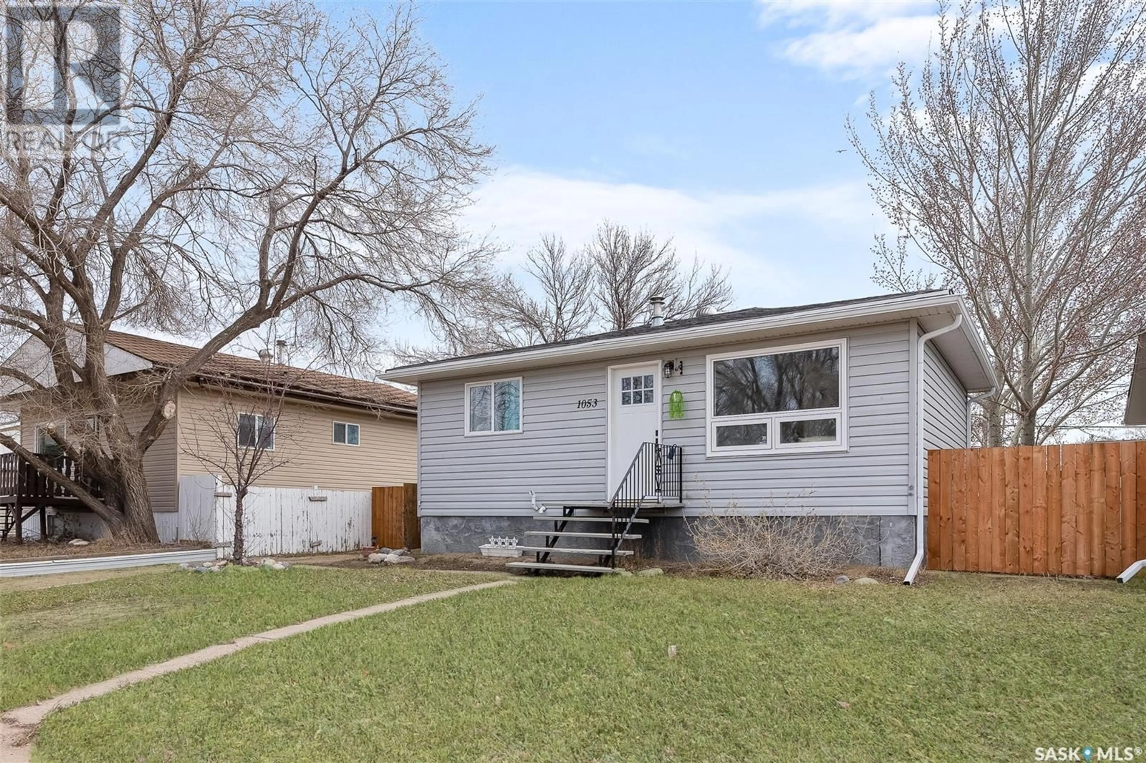 Frontside or backside of a home for 1053 Vaughan STREET SW, Moose Jaw Saskatchewan S6H5P1