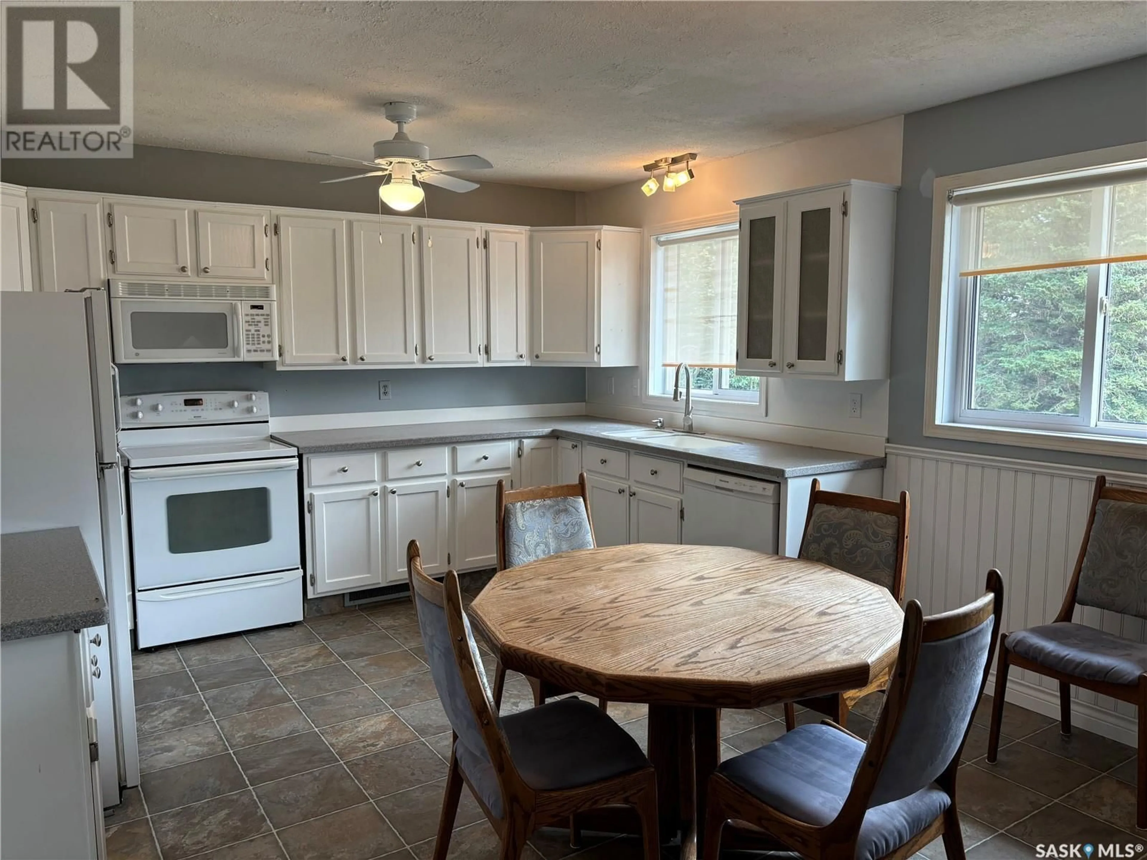 Open concept kitchen for West Eyebrow Acreage, Eyebrow Rm No. 193 Saskatchewan S0H1L0