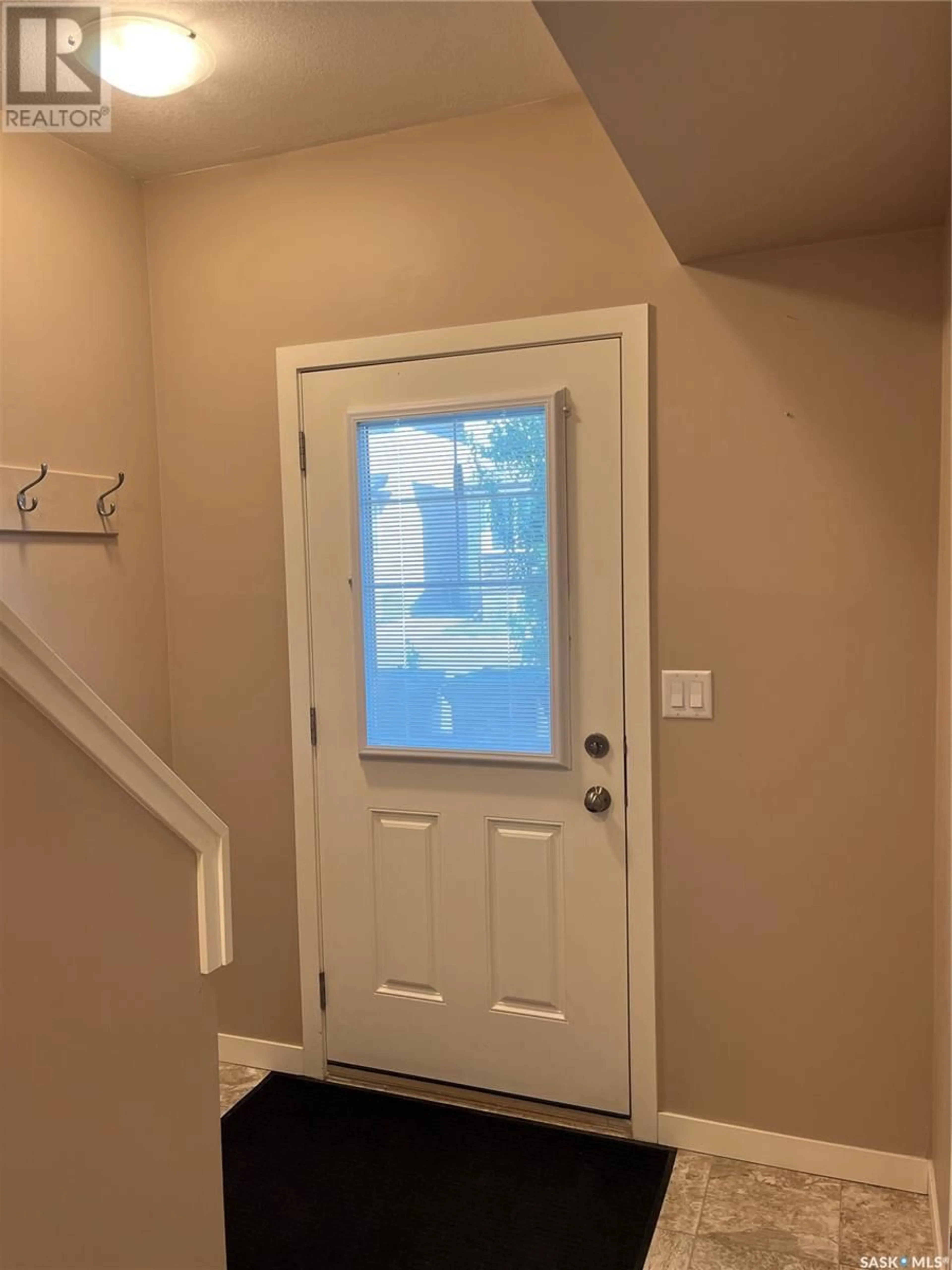 Indoor entryway for 71 5601 Aerodrome ROAD, Regina Saskatchewan S4W0M3