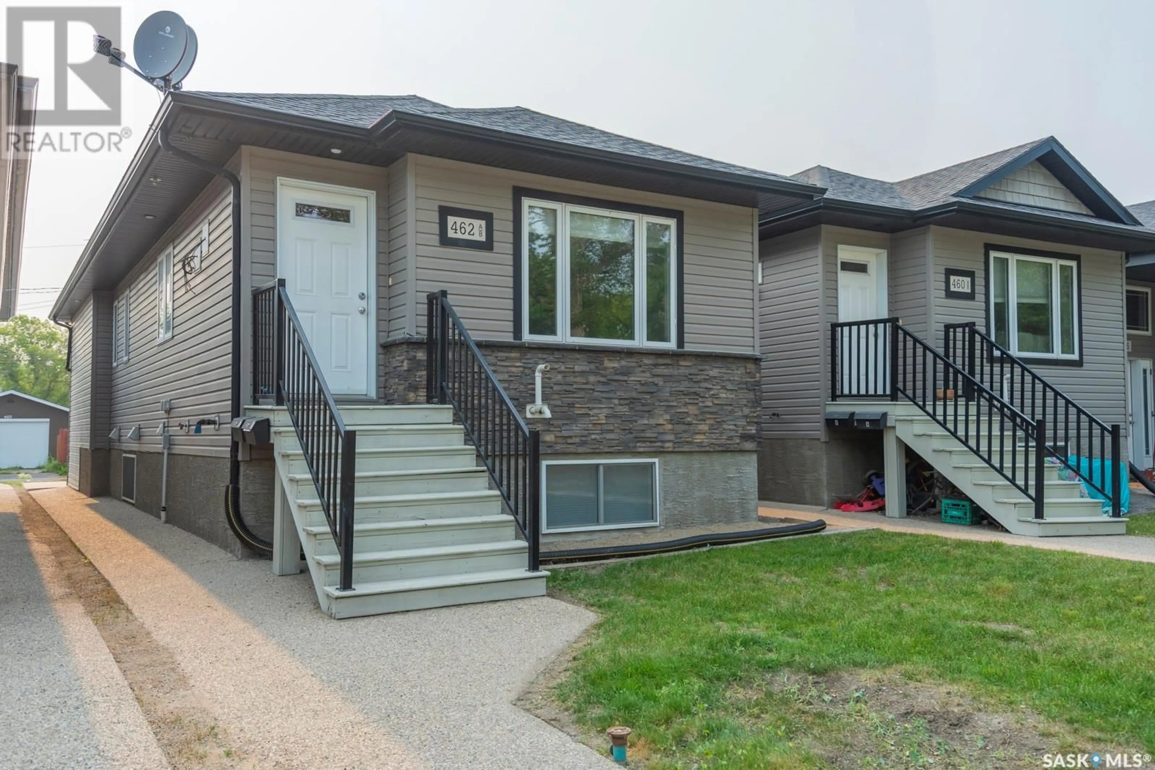 Frontside or backside of a home for 462 MONTREAL STREET, Regina Saskatchewan S4R1L3