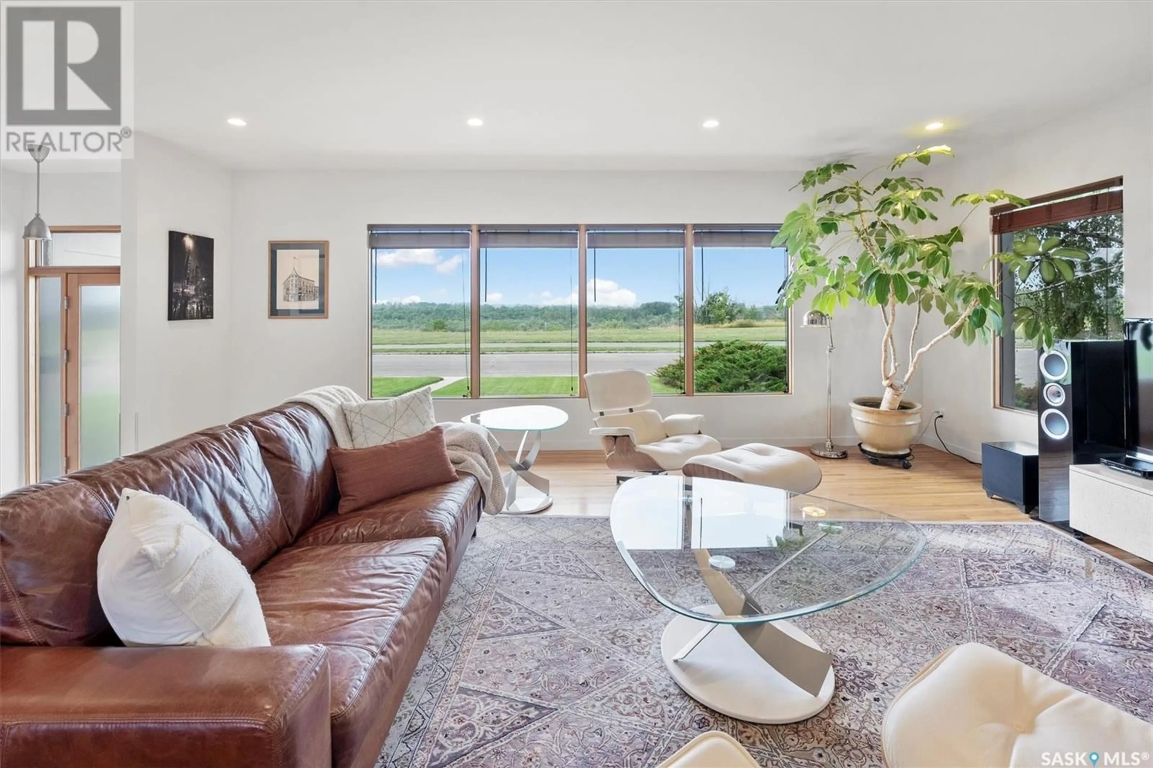 Living room, wood floors for 502 Sturgeon DRIVE, Saskatoon Saskatchewan S7K4E1