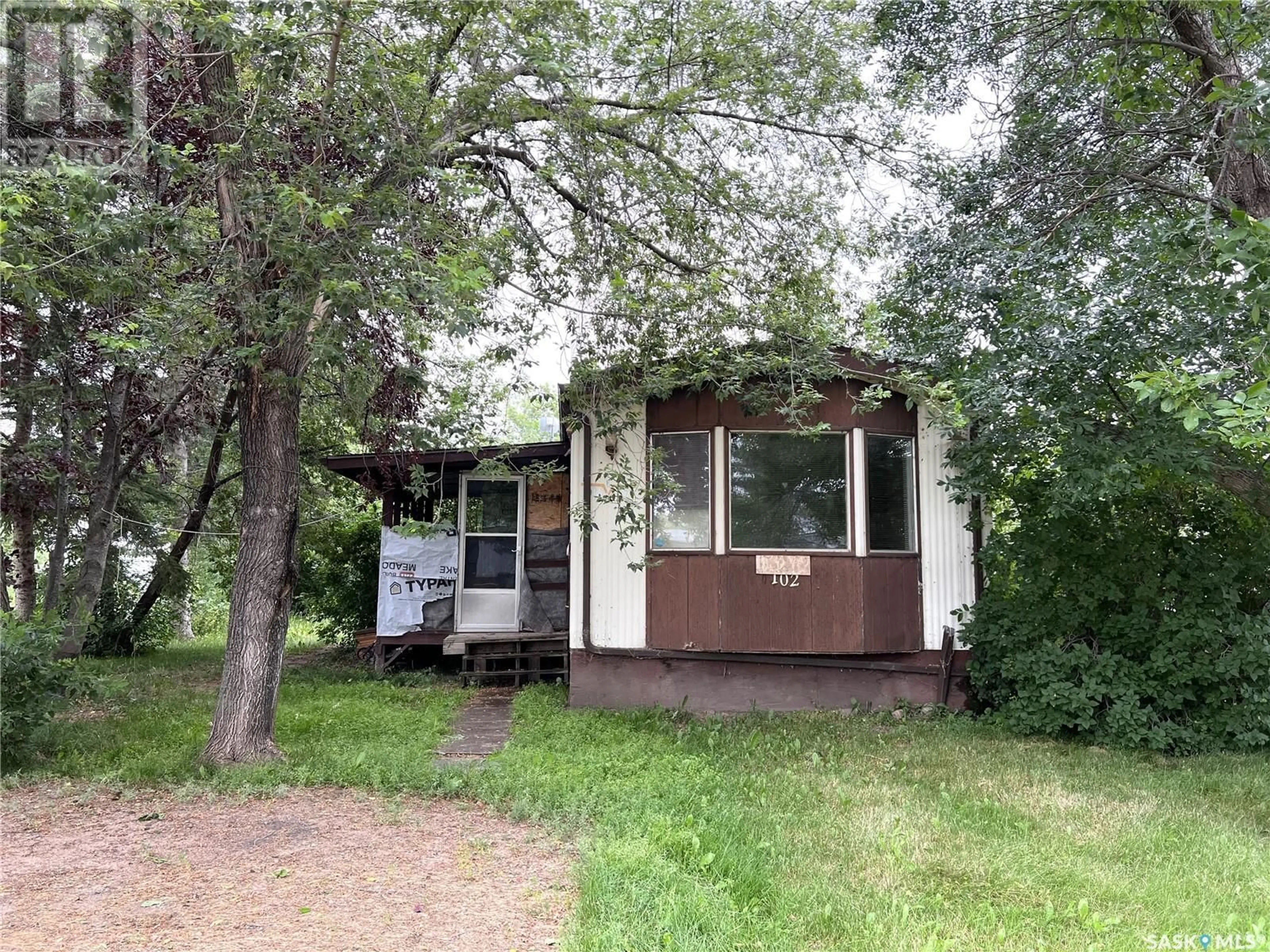 Outside view for 102 2nd AVENUE NE, Dorintosh Saskatchewan S0M0T0