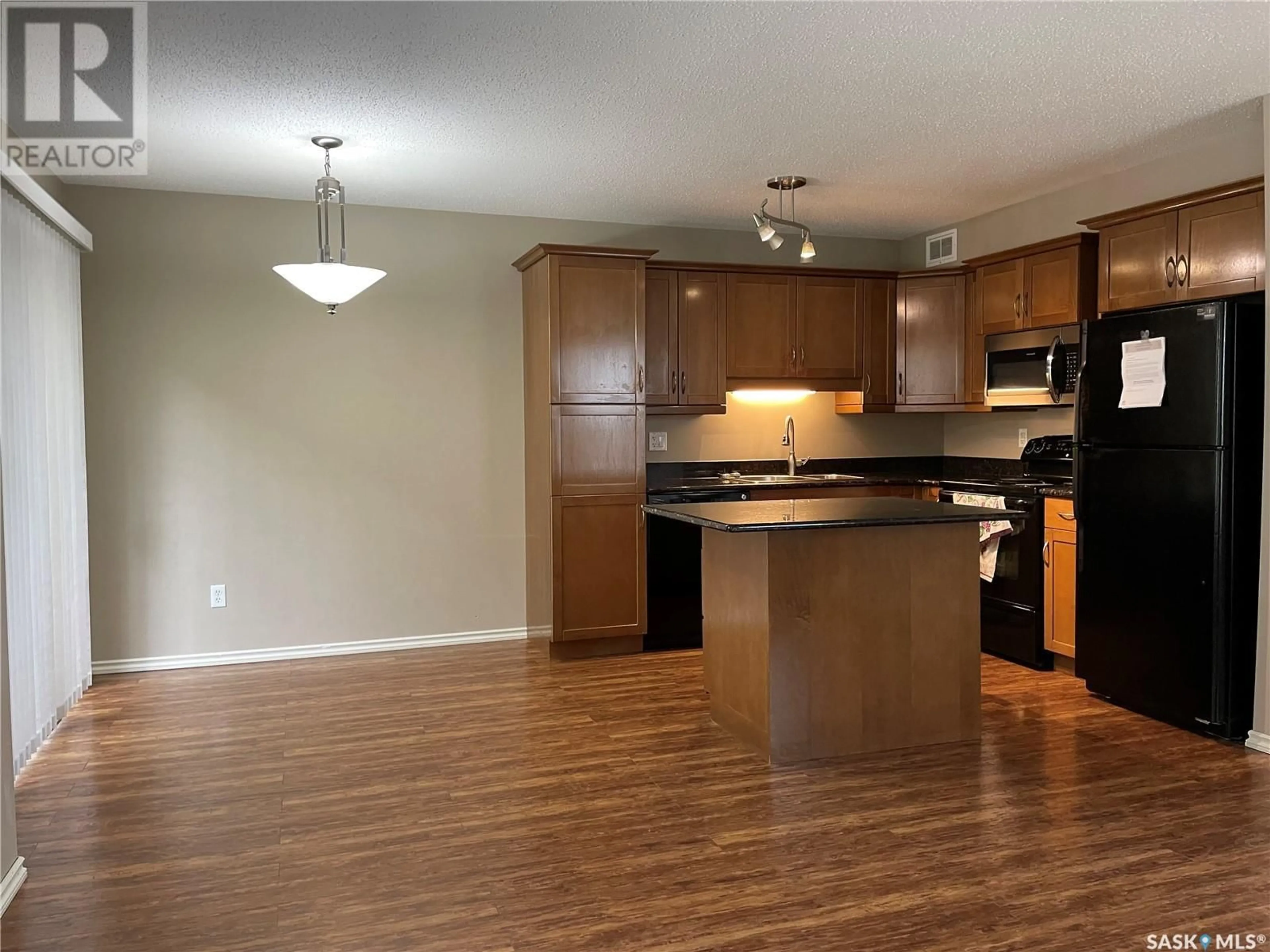 Standard kitchen for 304 105 Lynd CRESCENT, Saskatoon Saskatchewan S7T0C3