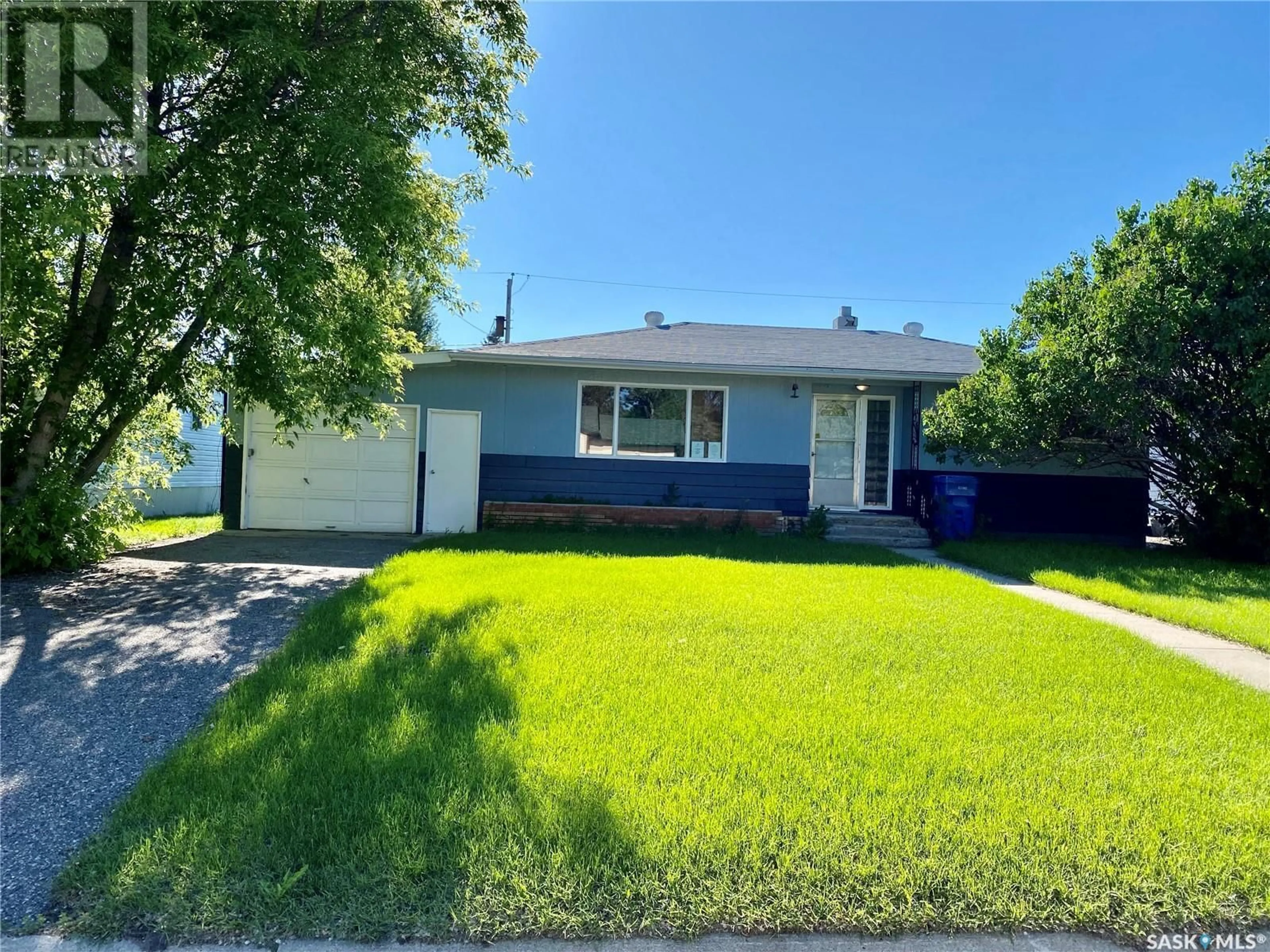 Frontside or backside of a home for 210 3rd STREET E, Carnduff Saskatchewan S0C0S0