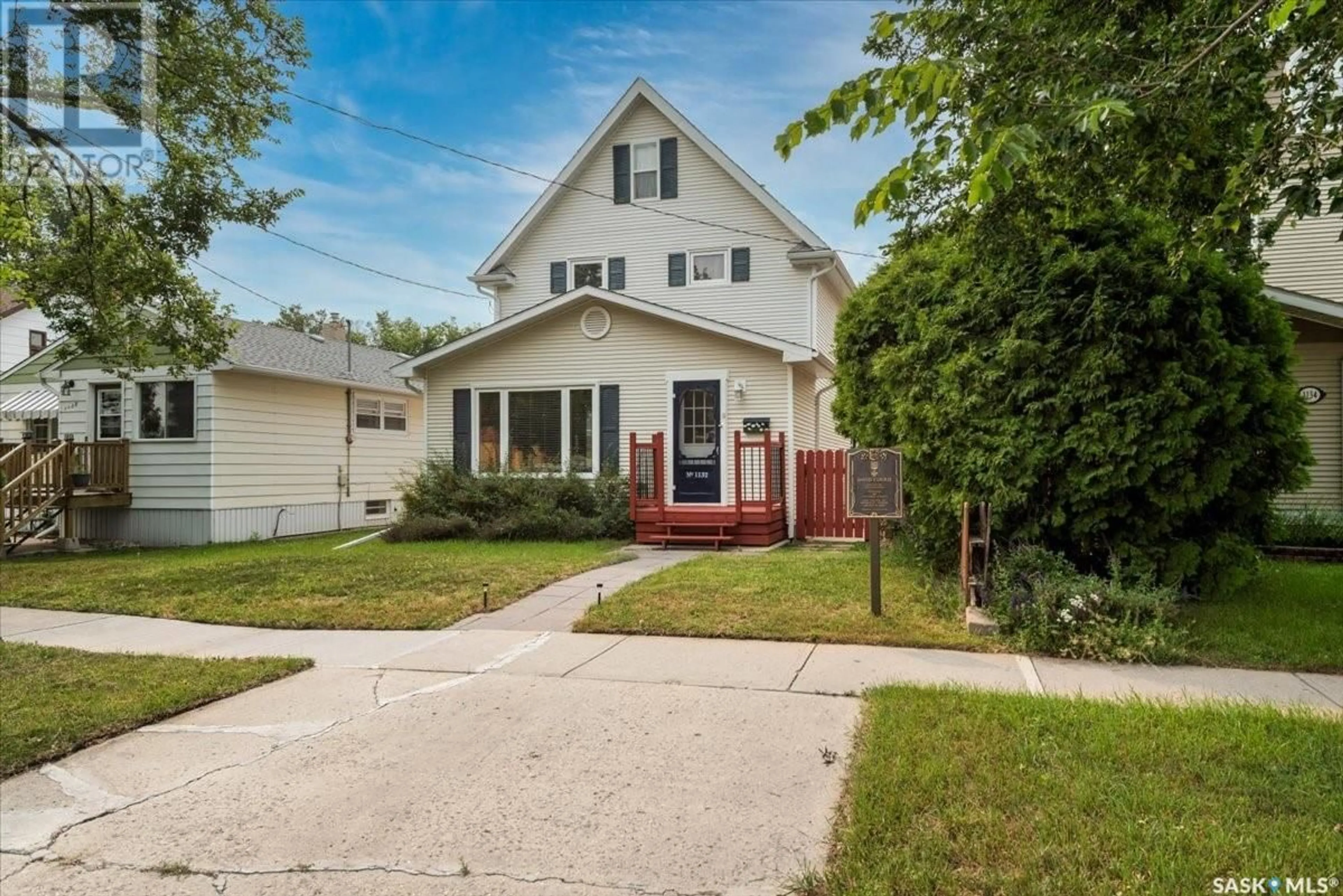 Frontside or backside of a home for 1132 Algoma AVENUE, Moose Jaw Saskatchewan S6H3Z6