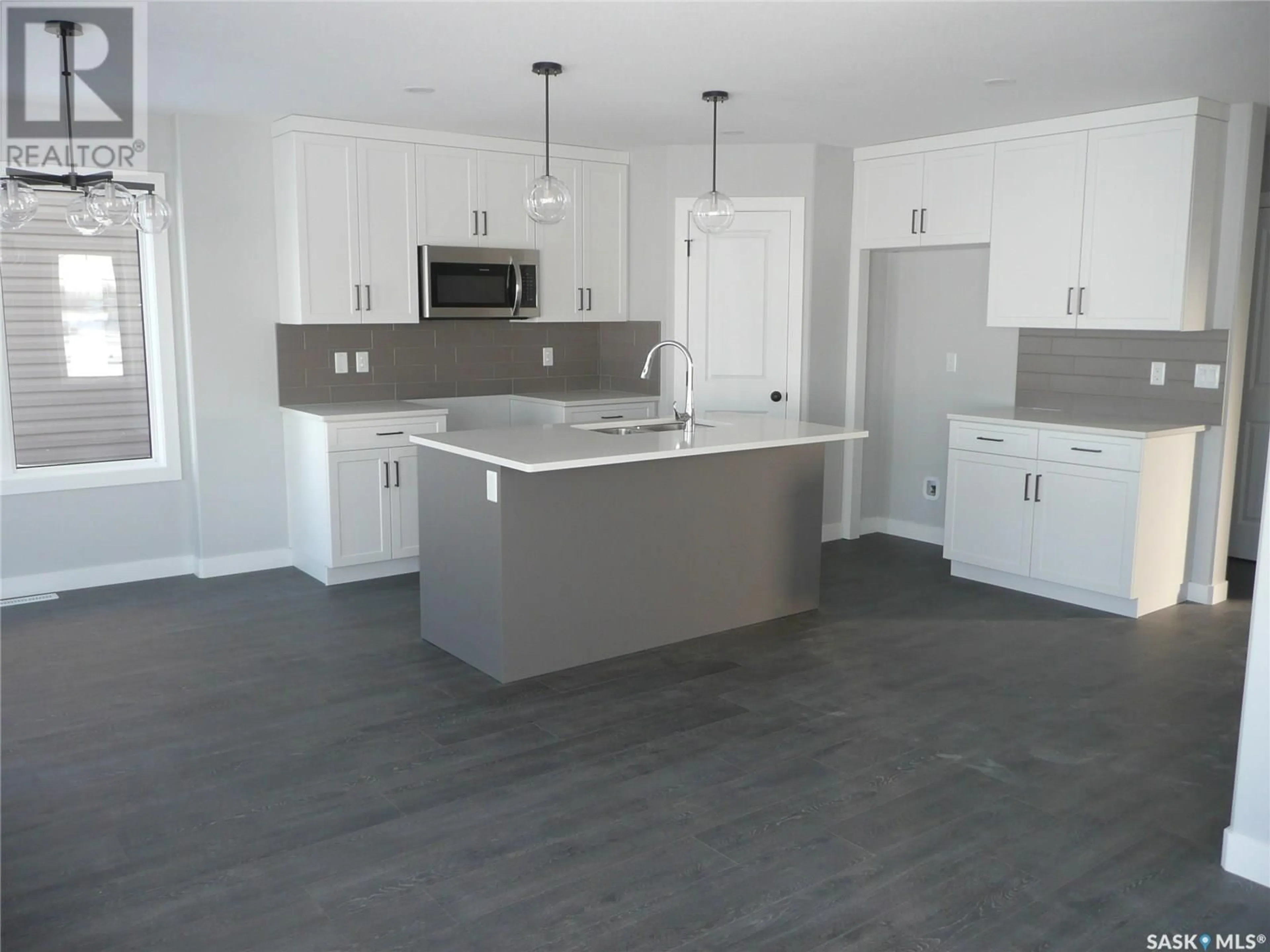 Kitchen for 318 Pepper PLACE, Saskatoon Saskatchewan S7V1S7