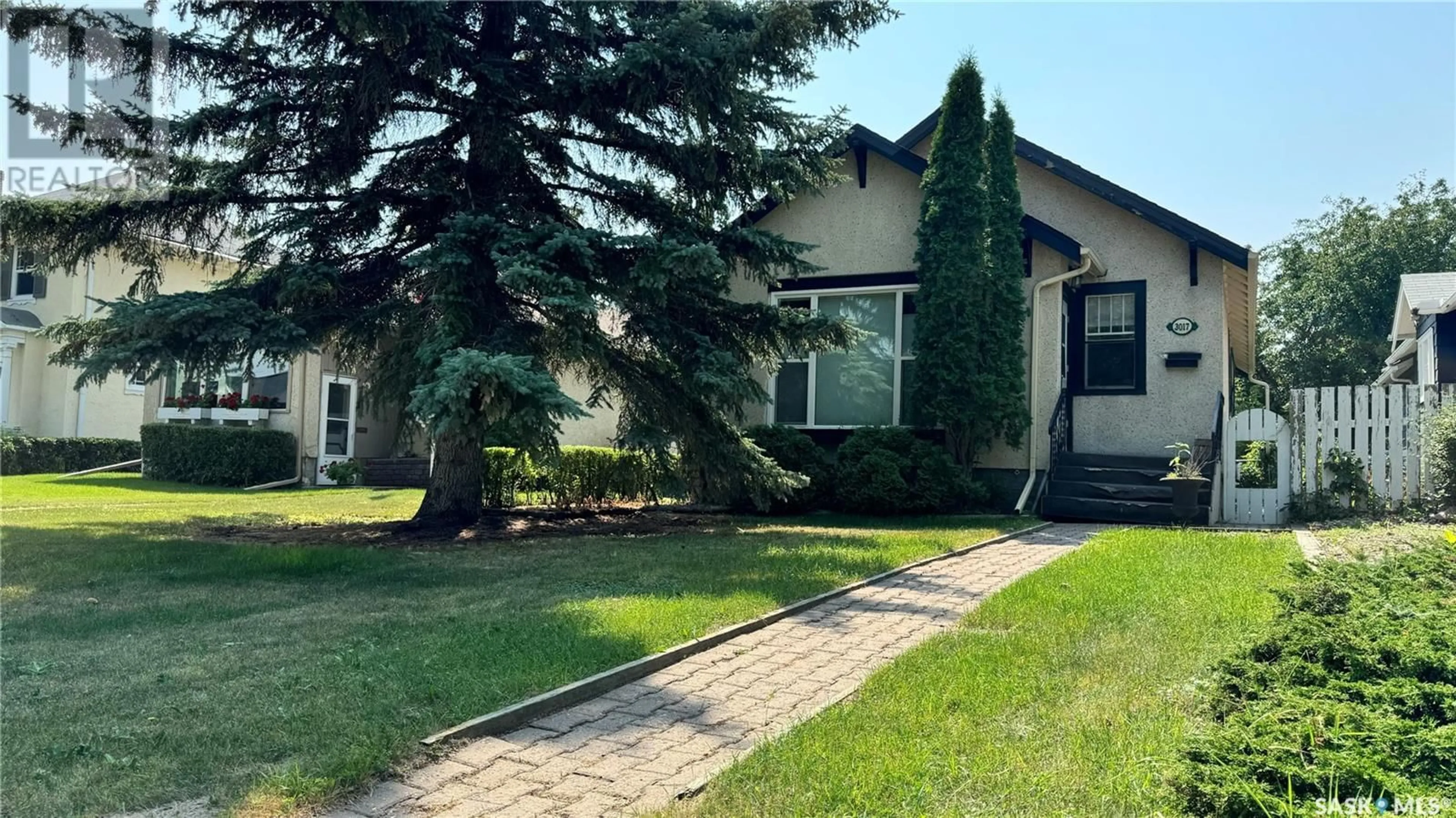 Frontside or backside of a home for 3017 McCallum AVENUE, Regina Saskatchewan S4S0R4