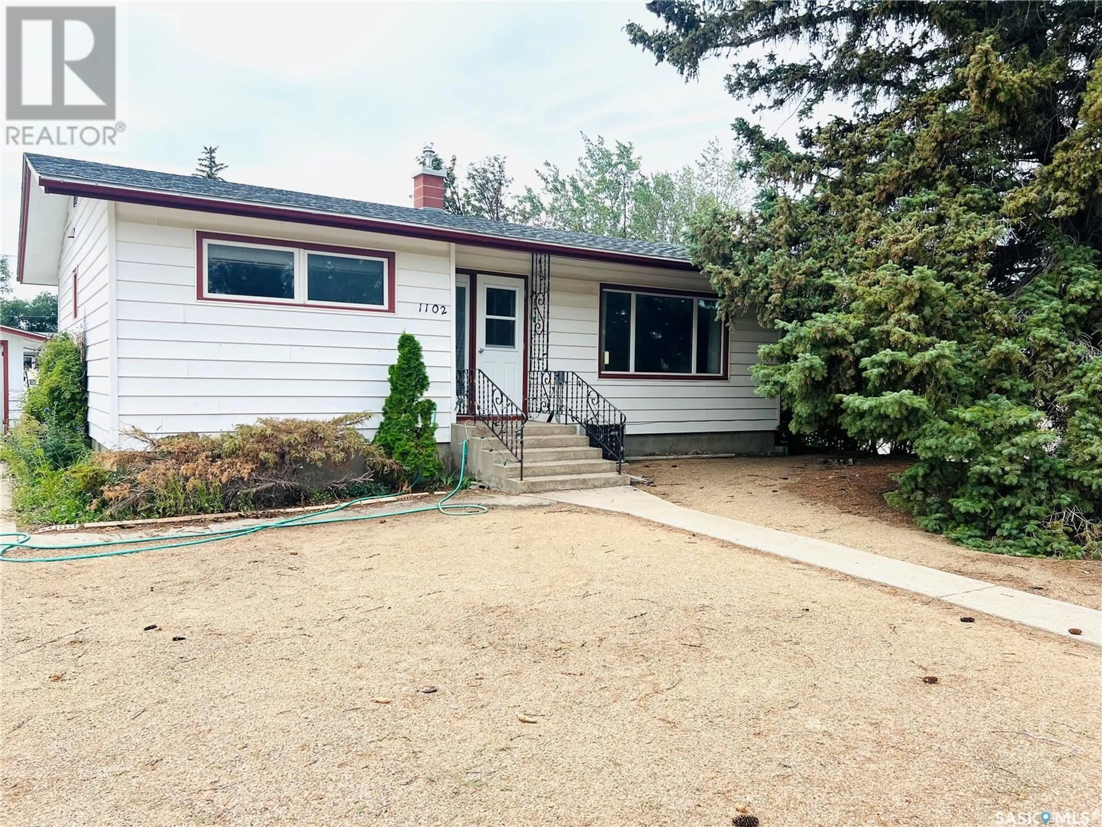 A pic from outside/outdoor area/front of a property/back of a property/a pic from drone, street for 1102 JUBILEE DRIVE, Swift Current Saskatchewan S9H2A3
