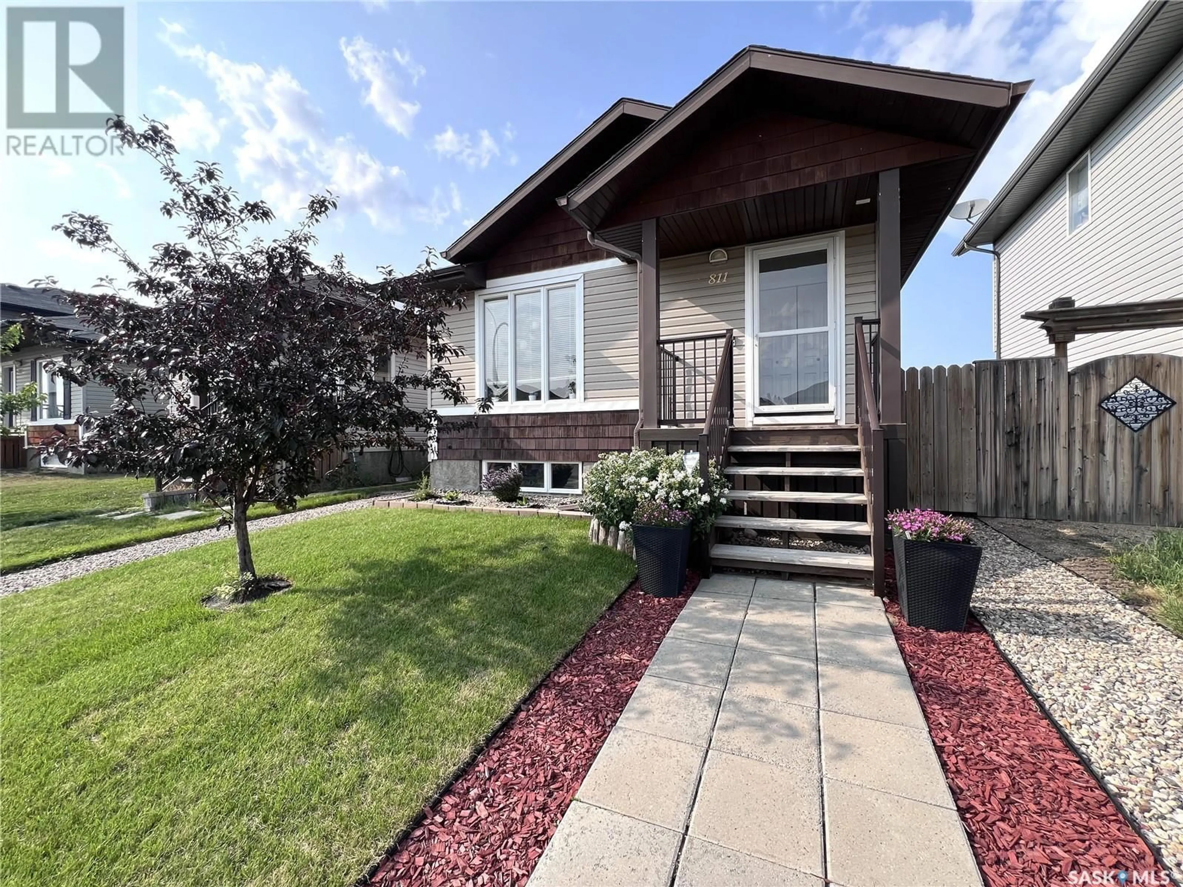 Frontside or backside of a home for 811 Glenview COVE, Martensville Saskatchewan S0K0A2