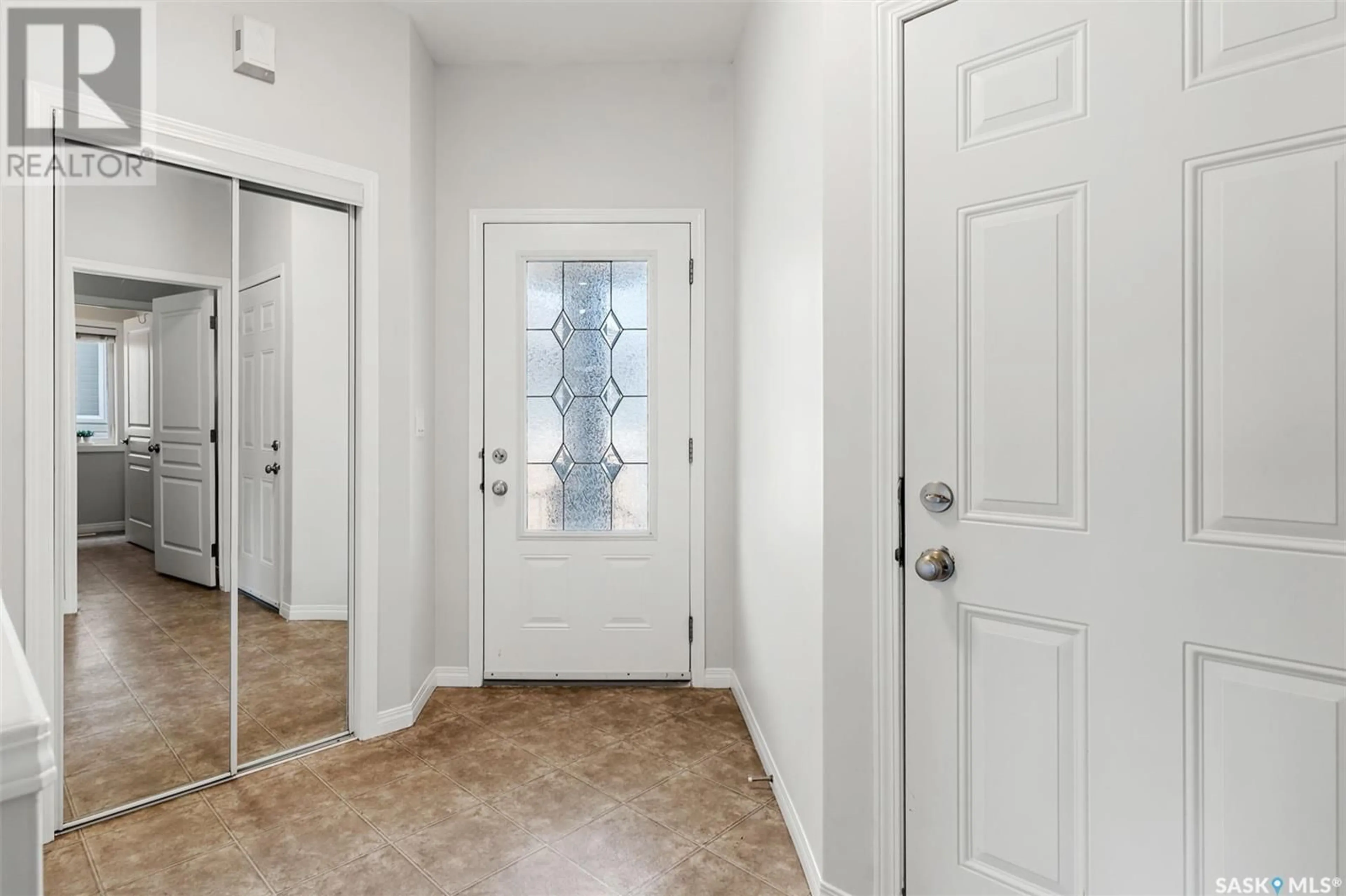 Indoor entryway for 110 Ashworth CRESCENT, Saskatoon Saskatchewan S7T0H9