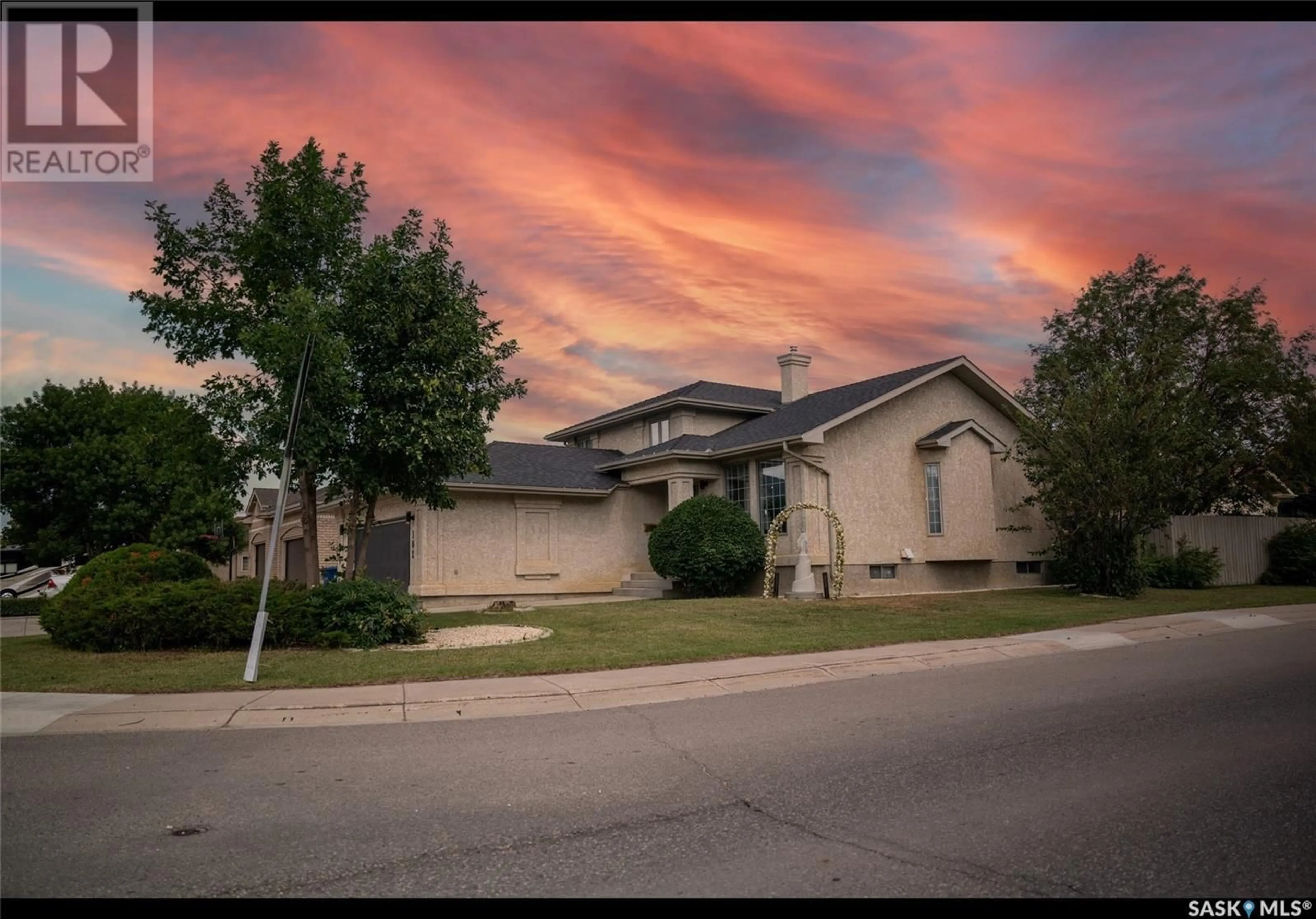 Frontside or backside of a home for 102 Epp AVENUE, Saskatoon Saskatchewan S7N4J5