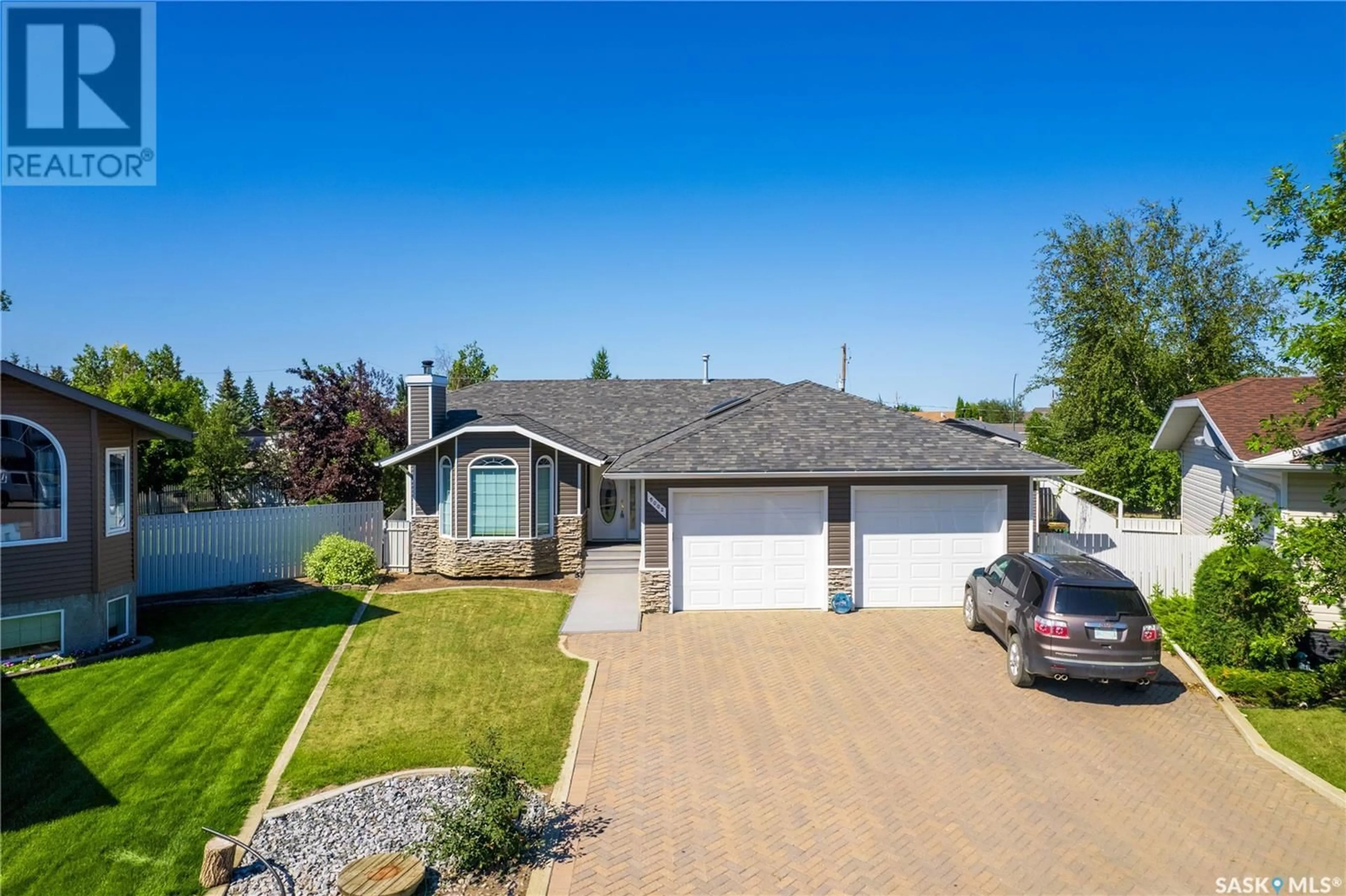 Frontside or backside of a home, the street view for 5002 Mirror DRIVE, Macklin Saskatchewan S0L2C0