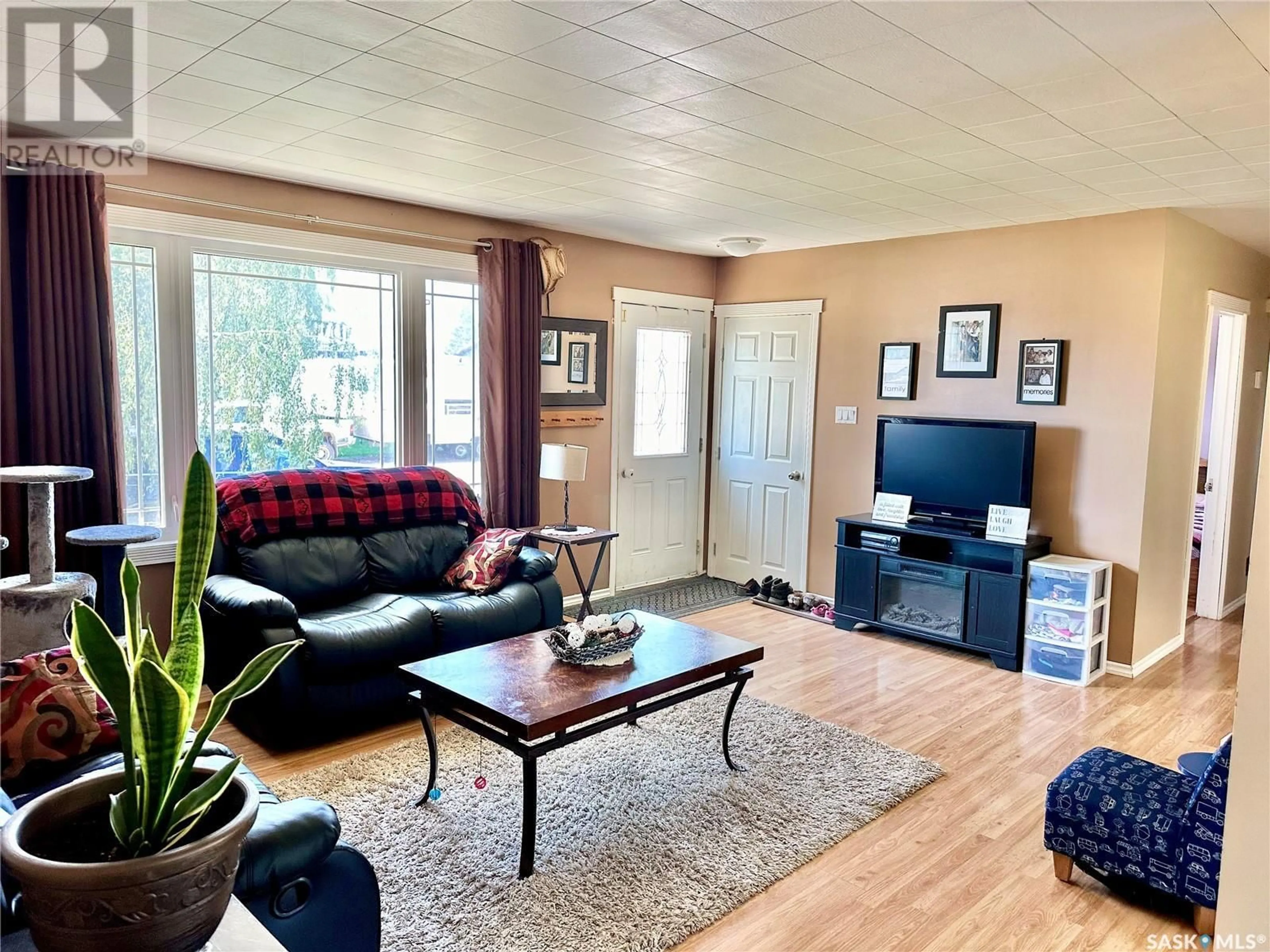 Living room for 409 2nd AVENUE E, Spiritwood Saskatchewan S0J2M0